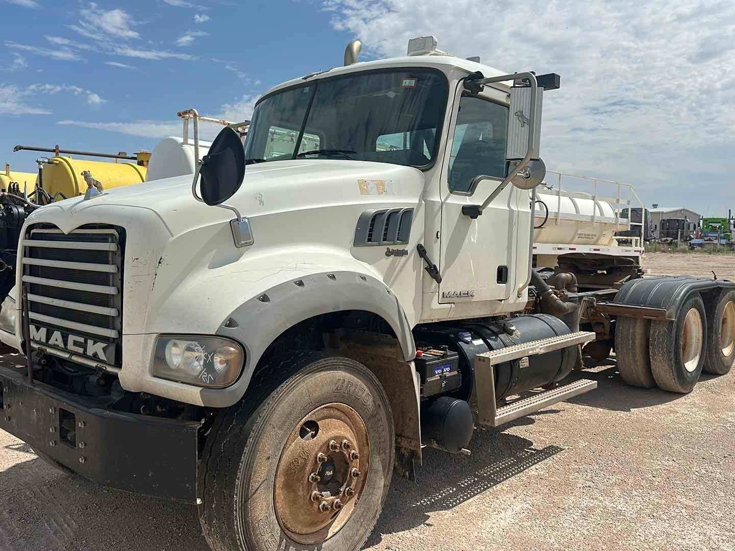 2014 MACK GU (GRANITE) (A50854)