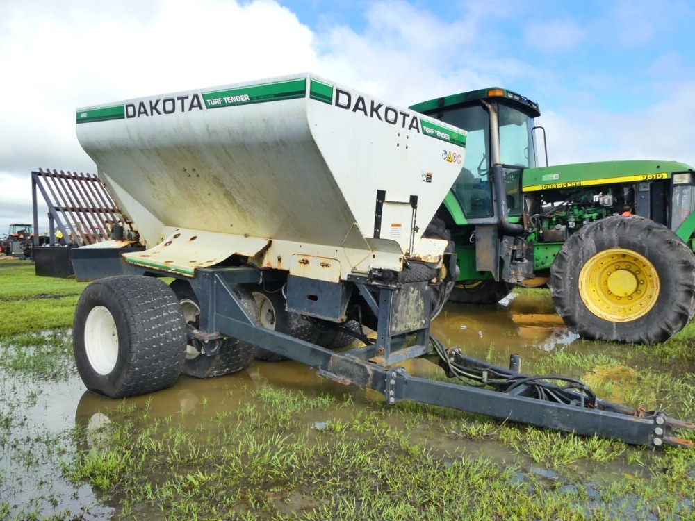 Dakota 440 Turf Tender (A53314)