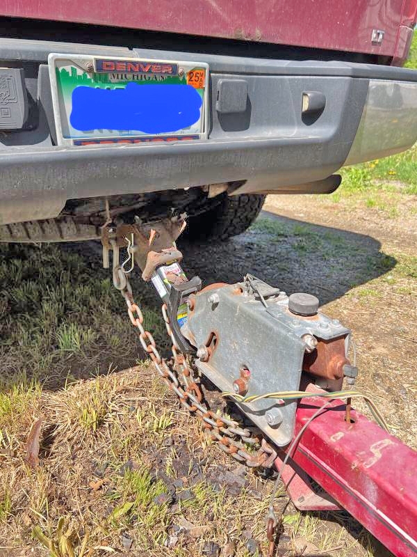 broken receiver hitch.jpg