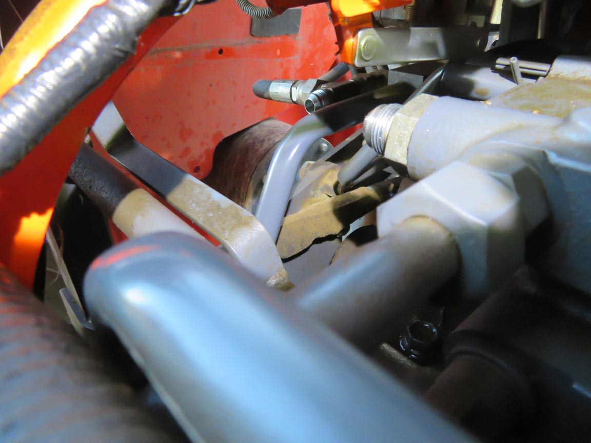 brokenHydraulicLineFittings.jpg