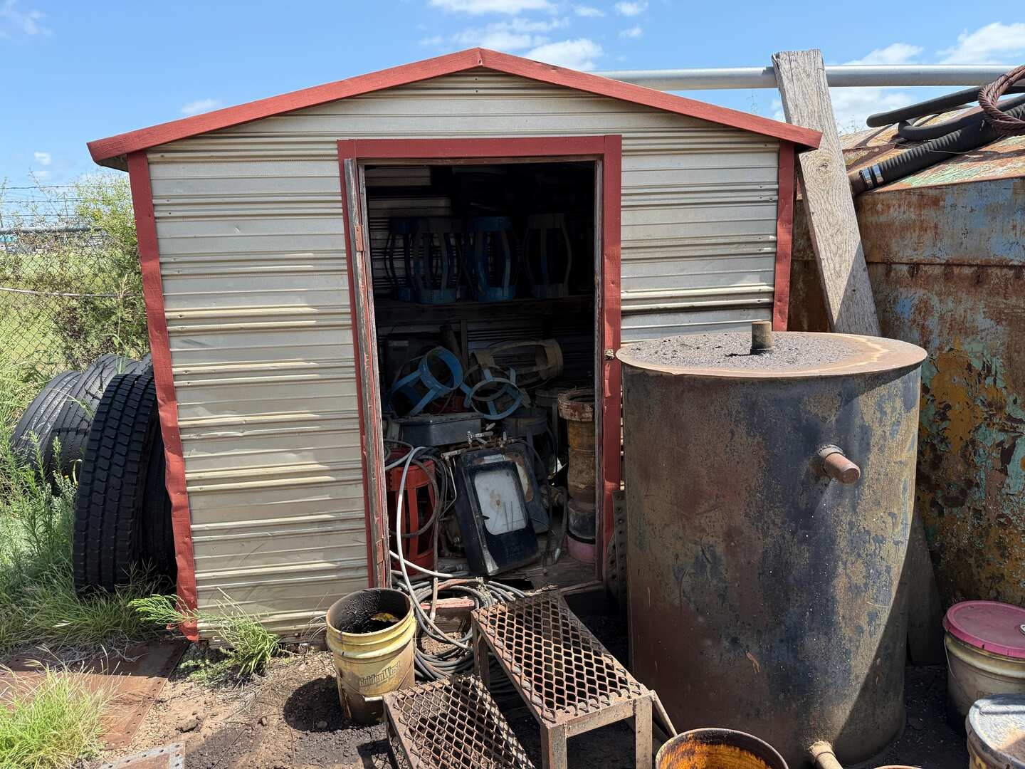SHED W/CONTENTS (A48992)