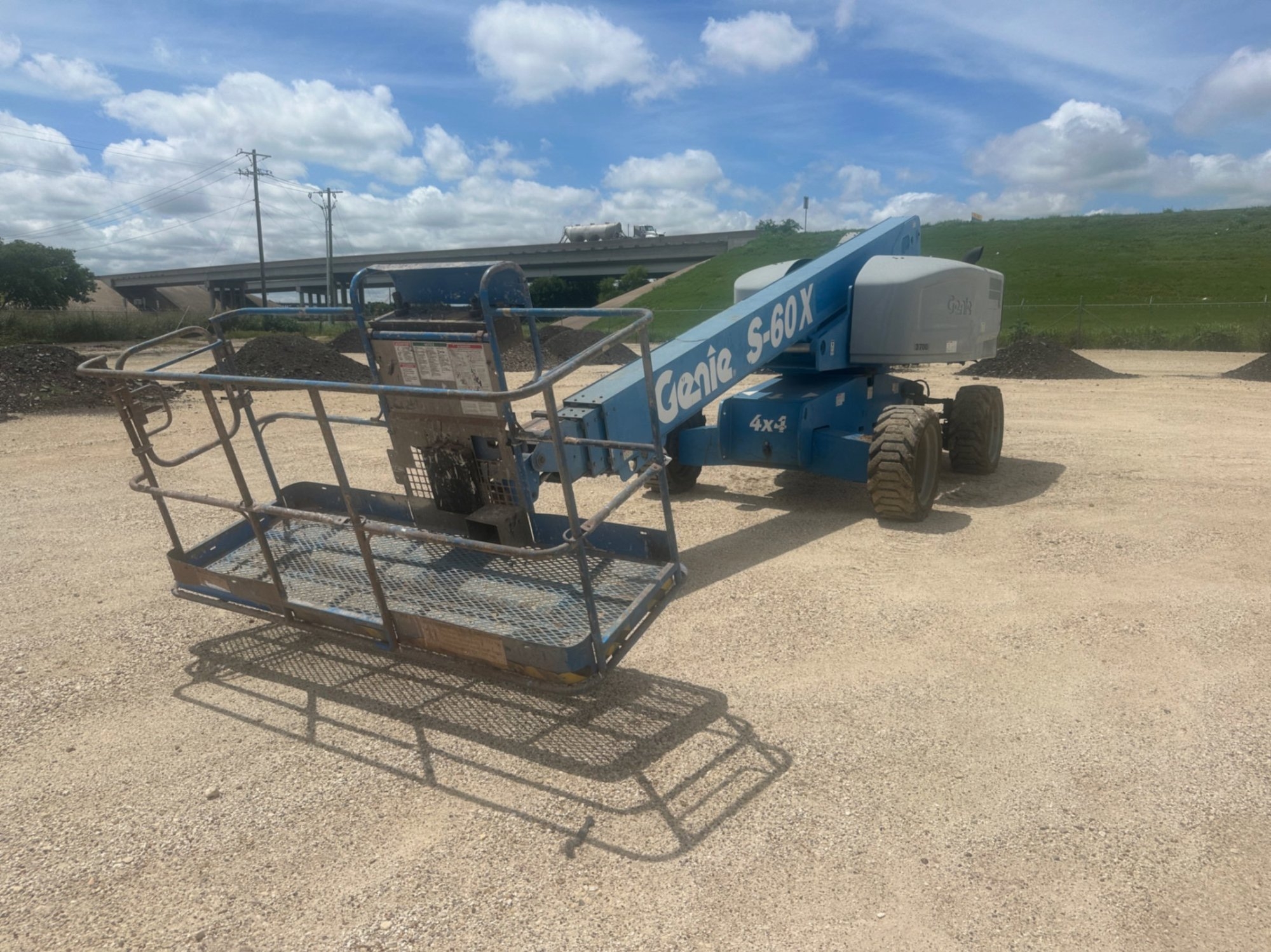 2015 GENIE S-60X TELESCOPIC BOOM LIFT (A48992)
