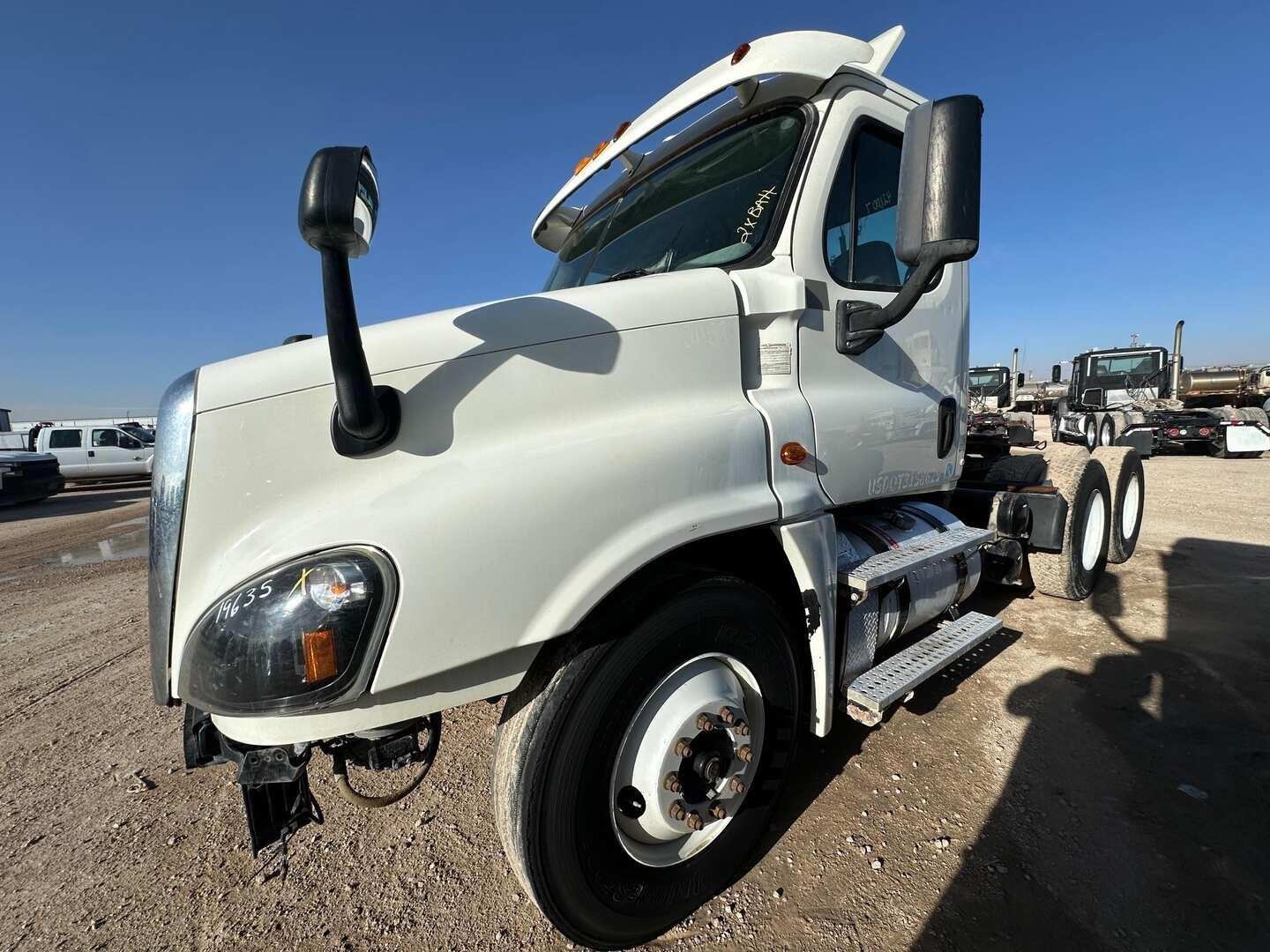 2014 FREIGHTLINER CASCADIA (A58214)