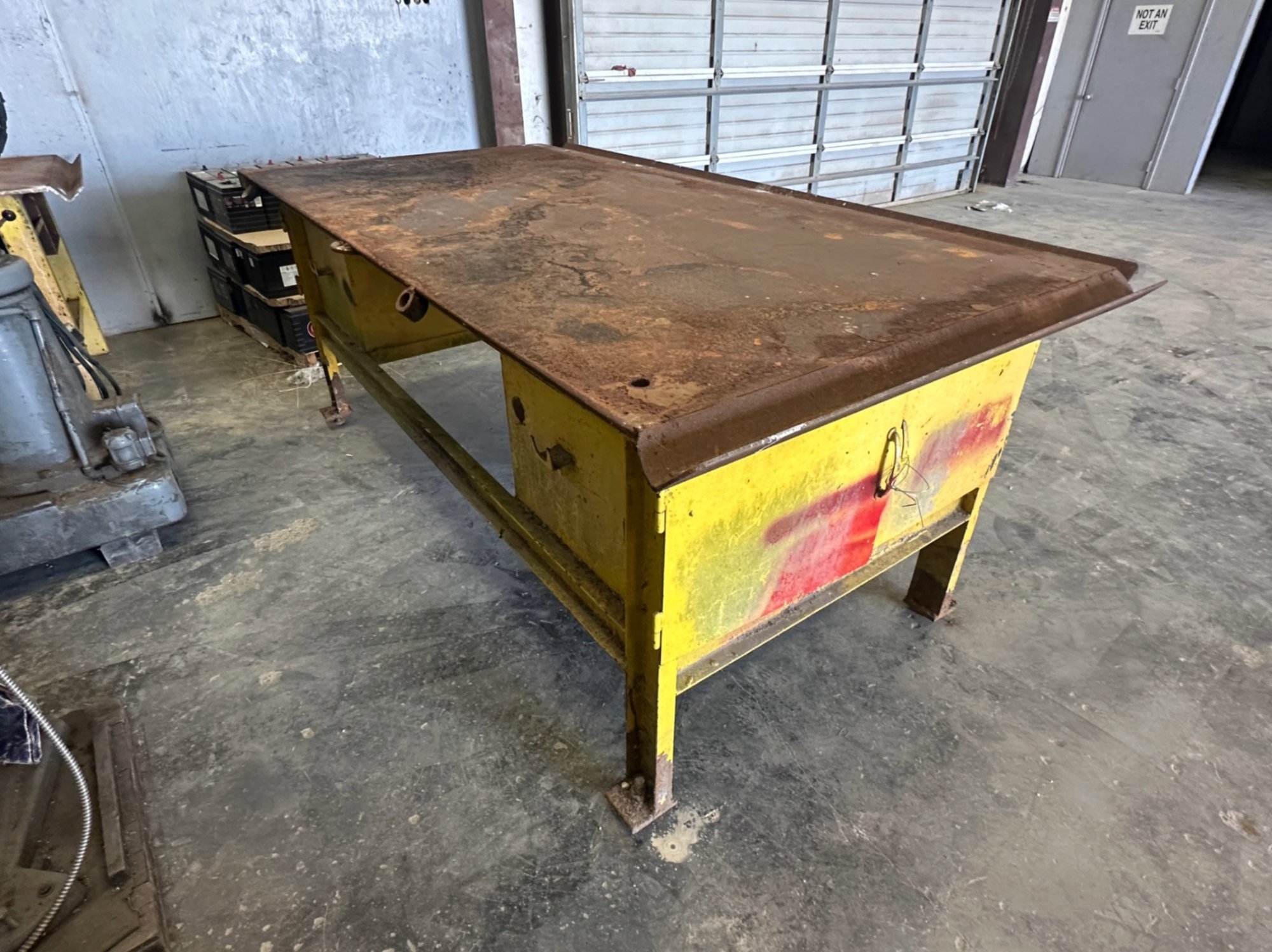 SHOP TABLE (A55745)