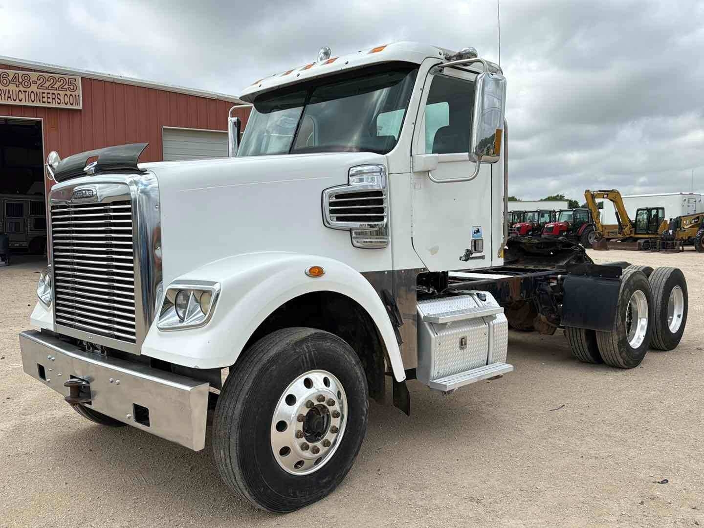 2014 FREIGHTLINER CORONADO (A48992)
