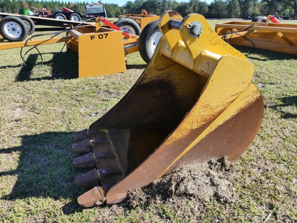 Deere 24" Backhoe Bucket (A56469)