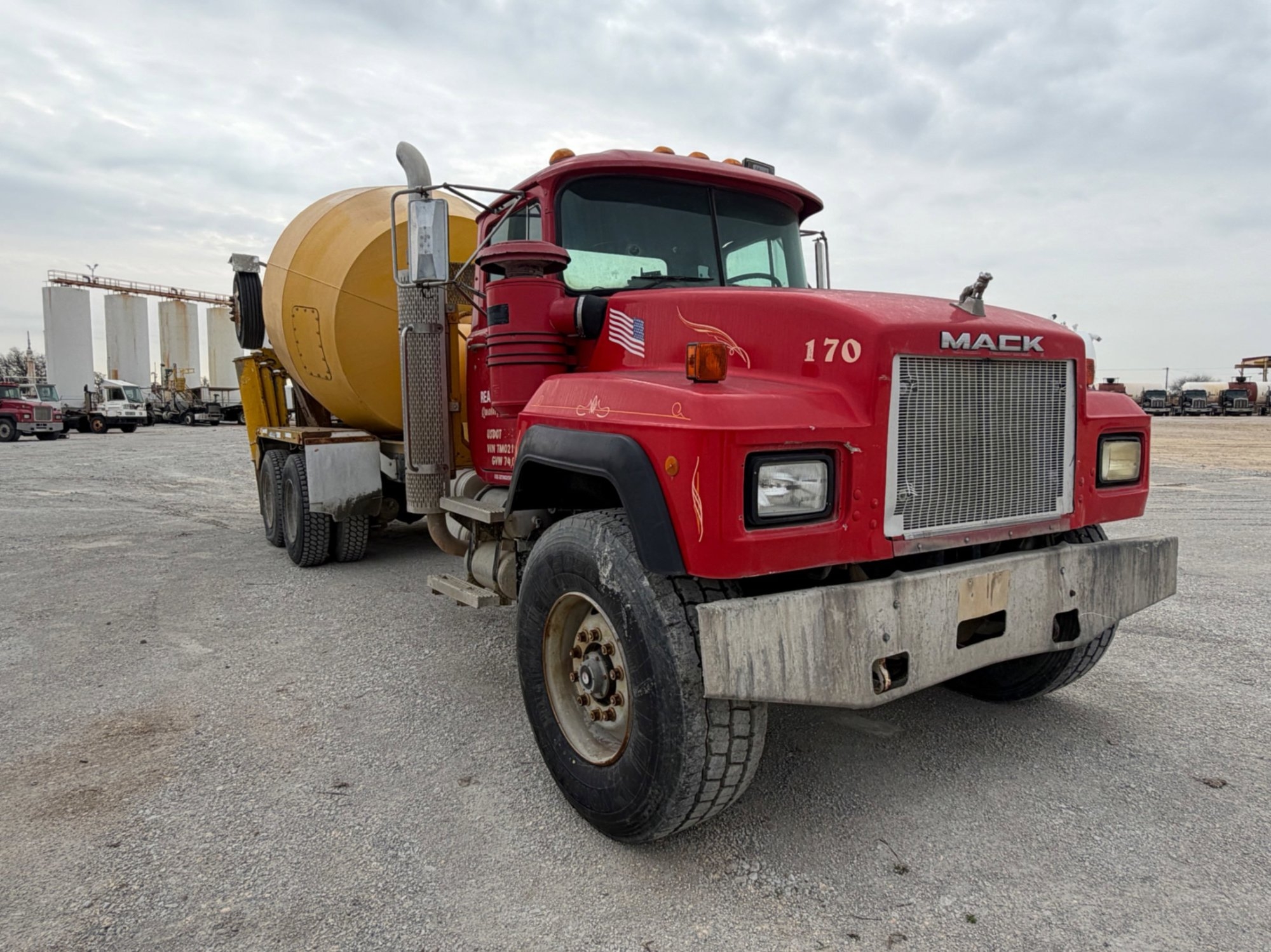 1996 MACK MIXER (A63569)