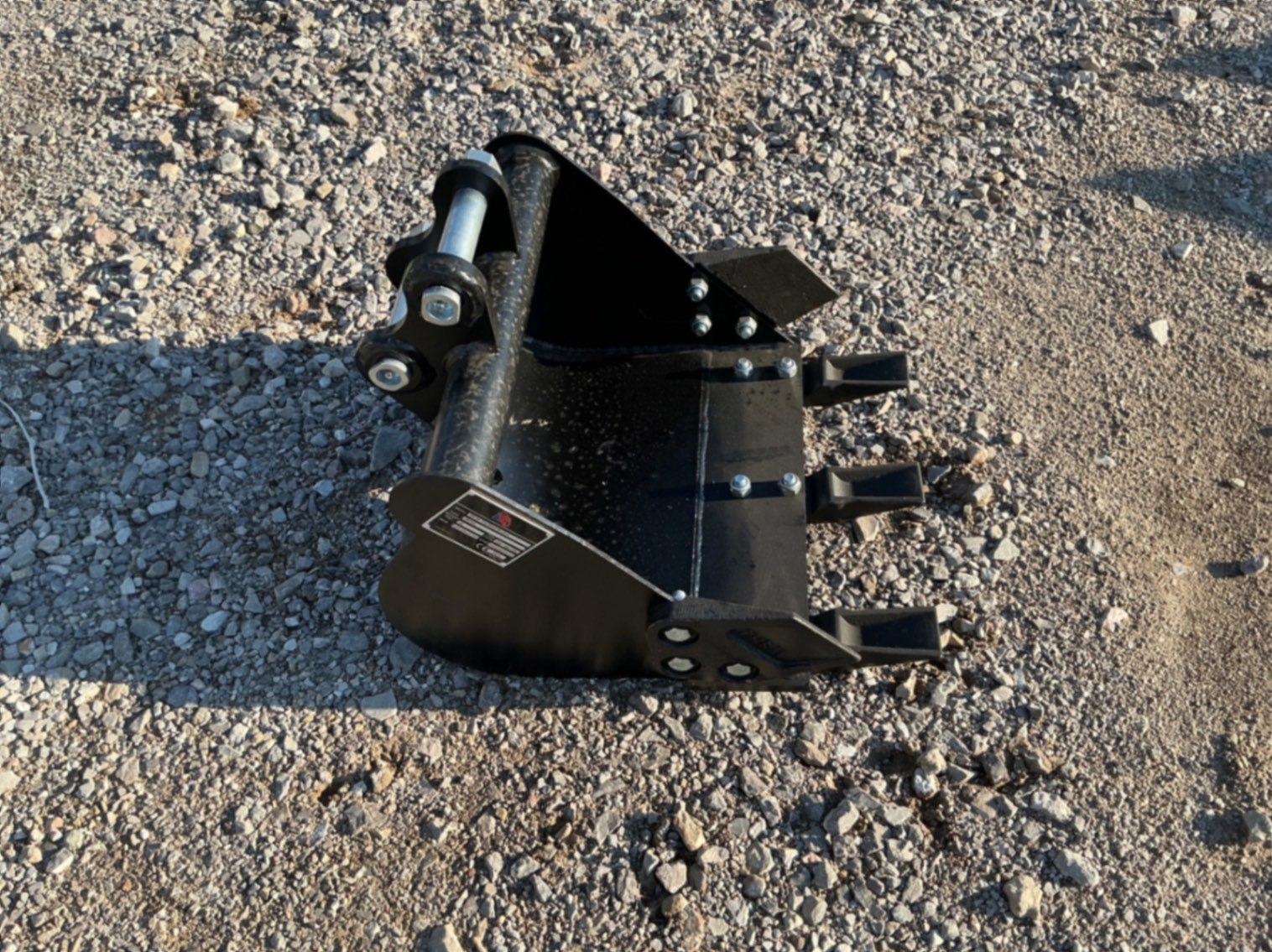 TOOTHED BUCKET ATTACHMENT FOR MINI EXCAVATOR (A58214)