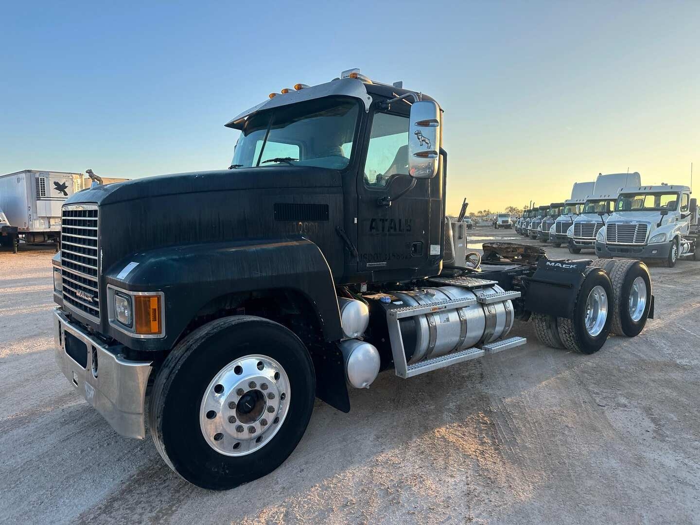2019 MACK PINNACLE (A55745)