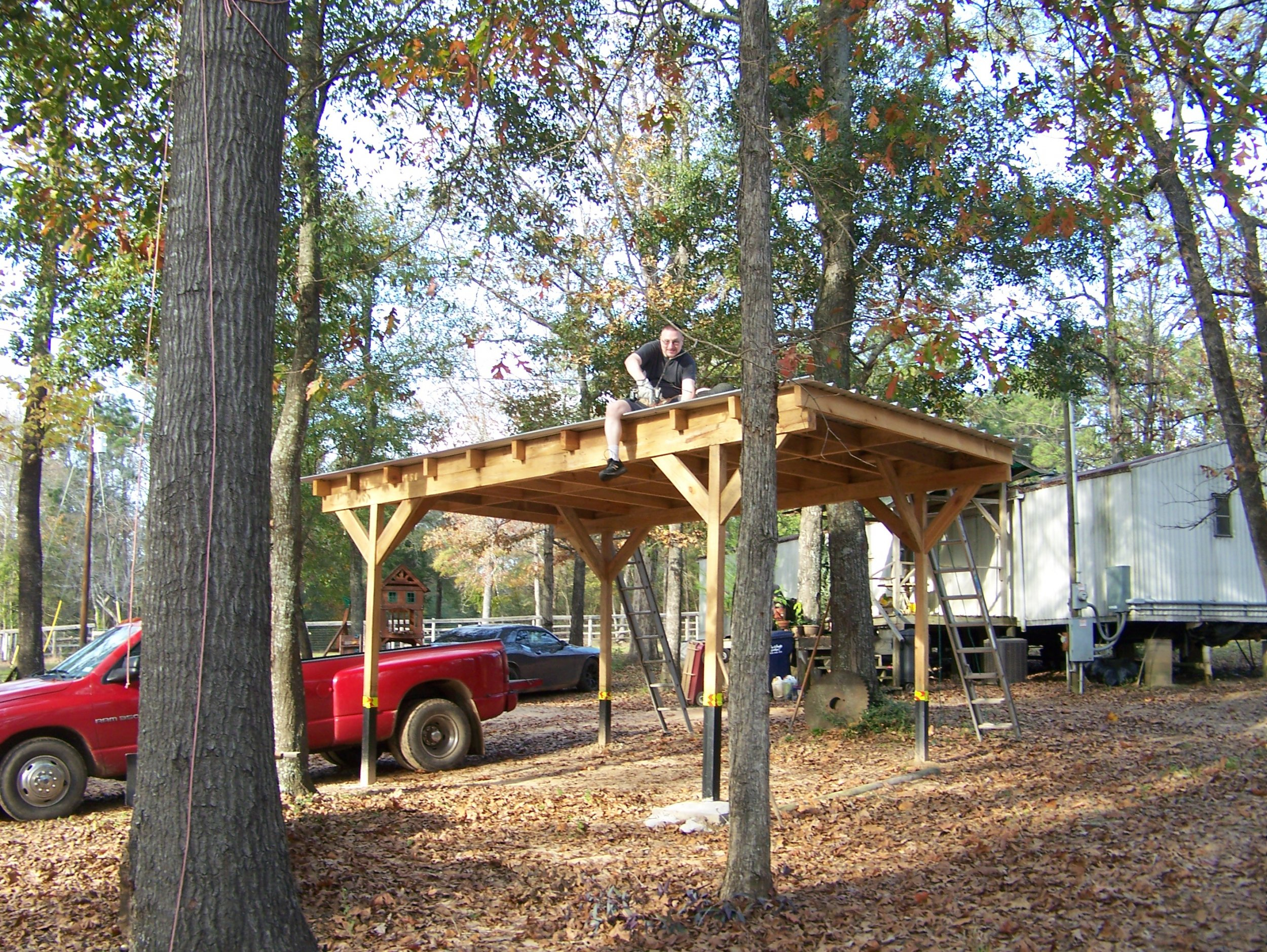 Carport Luke Screwing The Tin Down.jpg