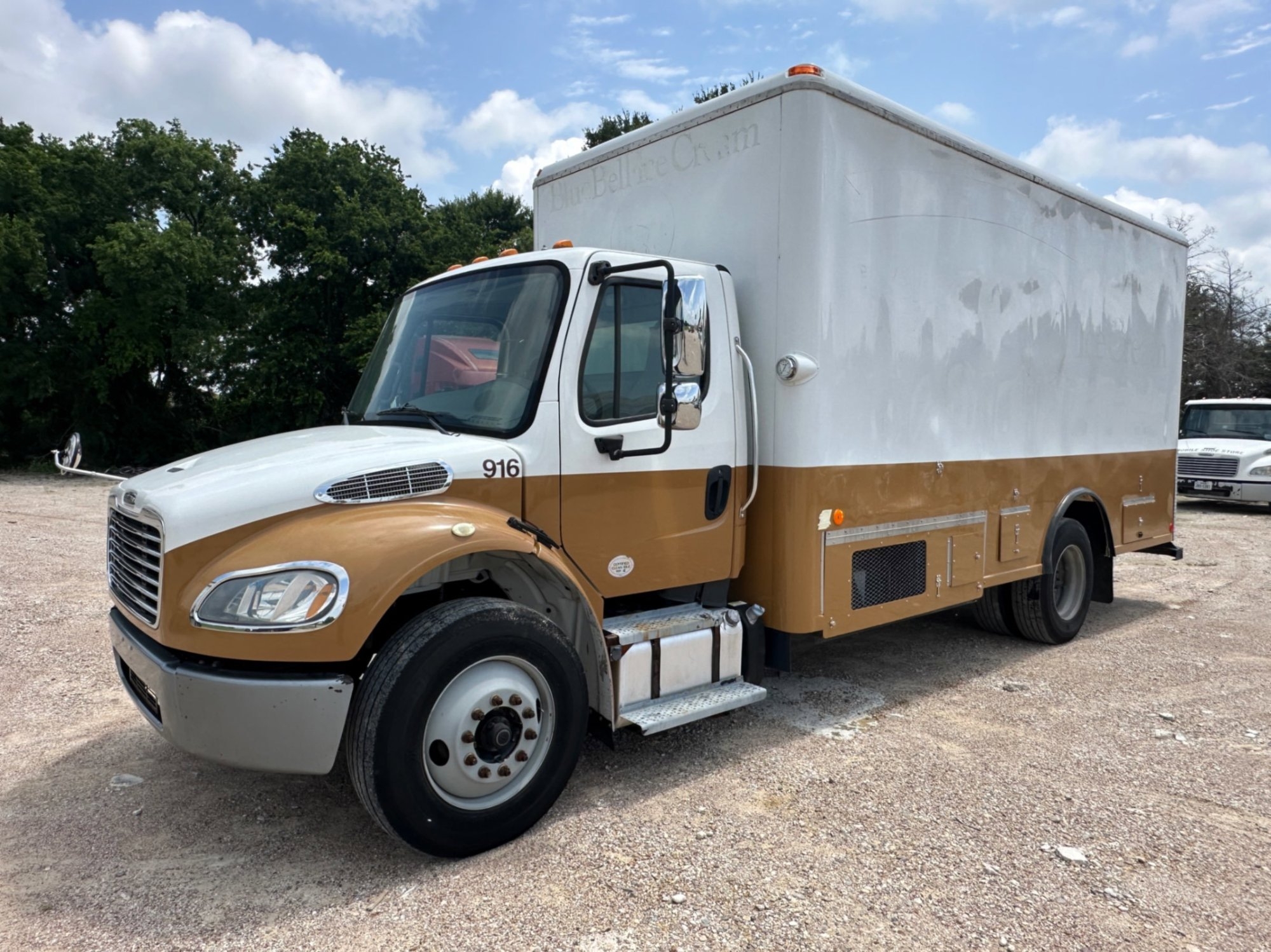 2016 FREIGHTLINER M2 106 (A48992)