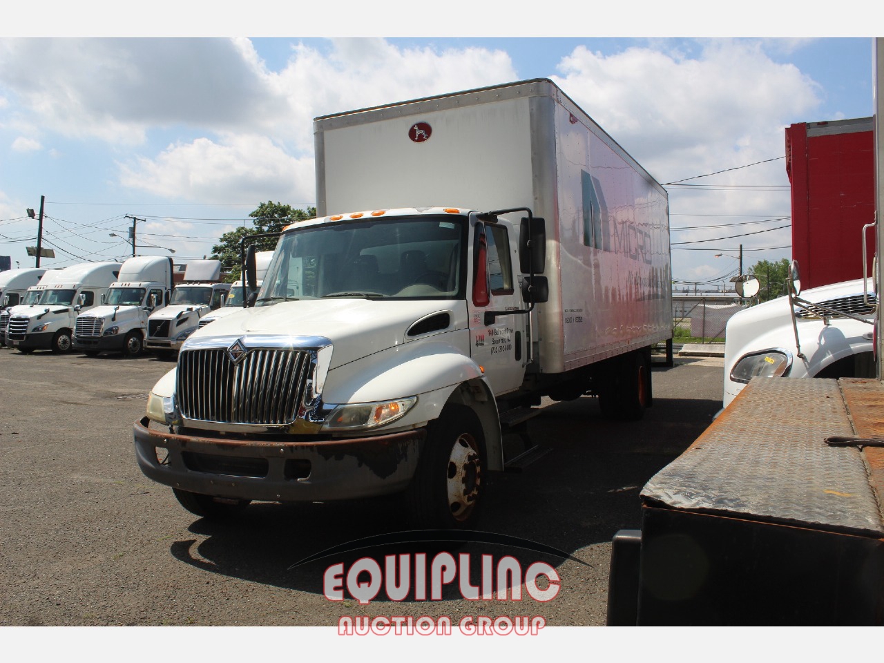 2005 INTERNATIONAL 4200 24FT BOX TRUCK (A59575)