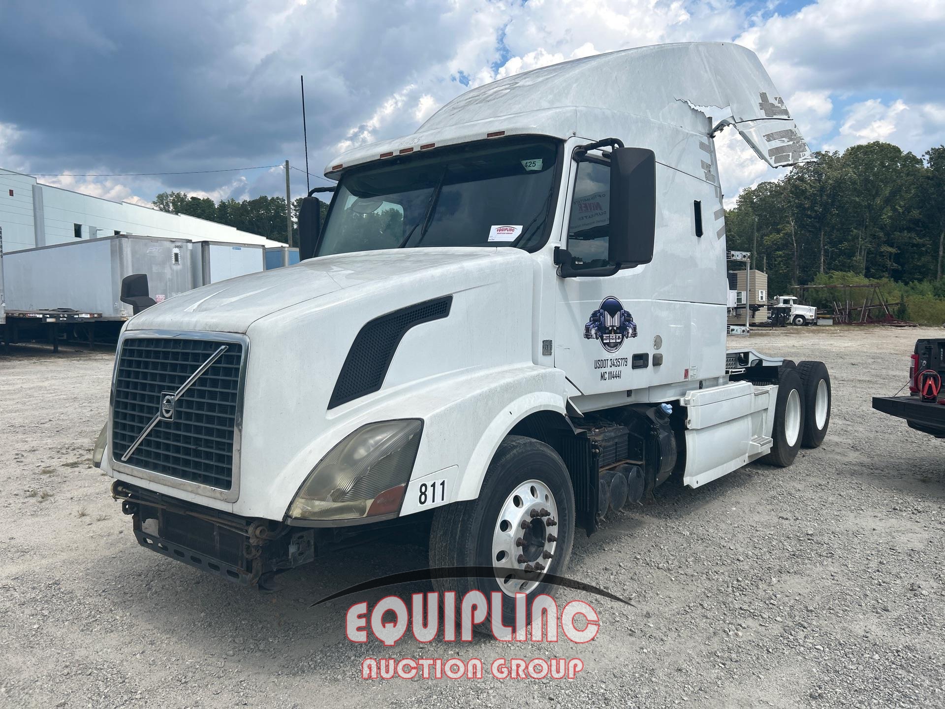 2013 VOLVO VNL64T TANDEM AXLE MID ROOF SLEEPER (A54313)