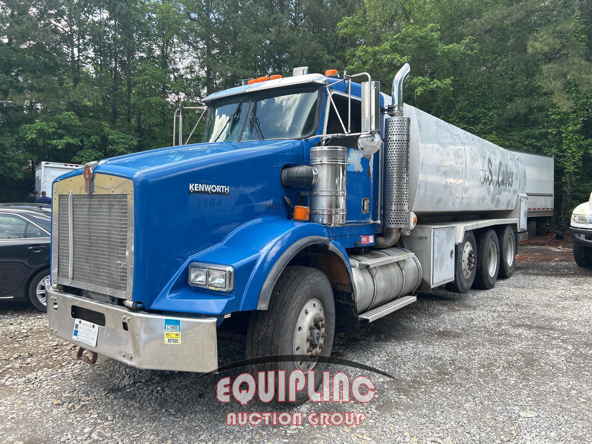 2001 KENWORTH T800 TRI AXLE TANKER TRUCK (A50046)