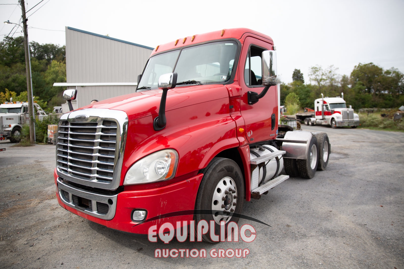 2011 FREIGHTLINER CASCADIA TANDEM AXLE DAY CAB (A56129)