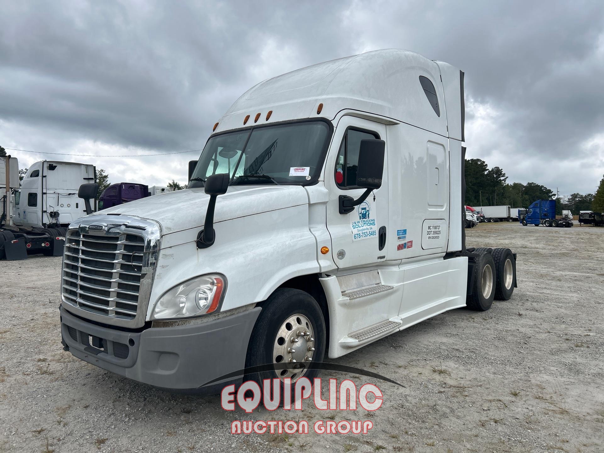 2016 FREIGHTLINER CASCADIA TANDEM AXLE SLEEPER TRUCK (A56129)