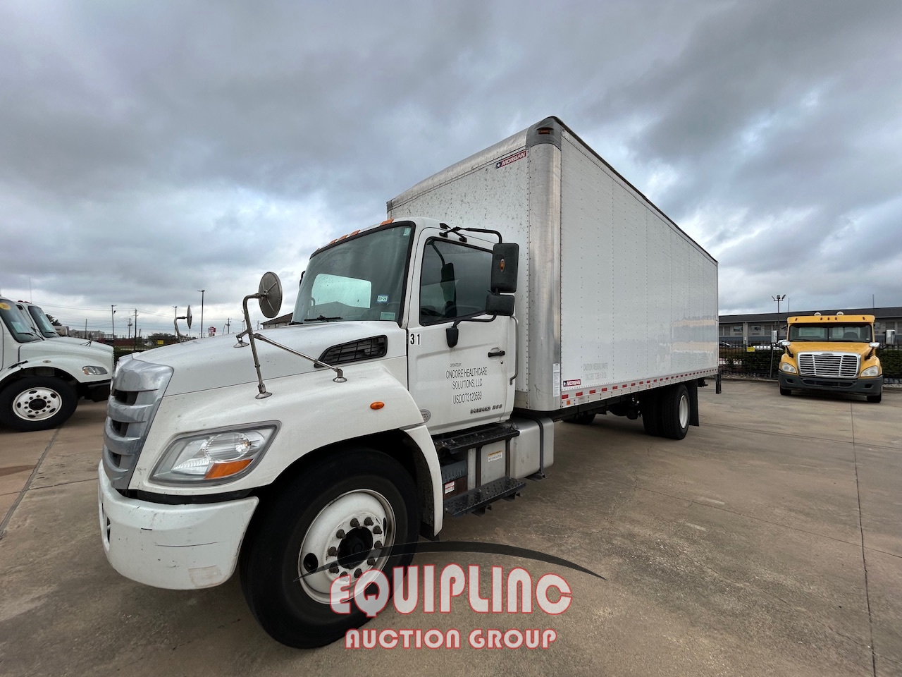 2020 HINO 268 26FT NON CDL BOX TRUCK (A59575)
