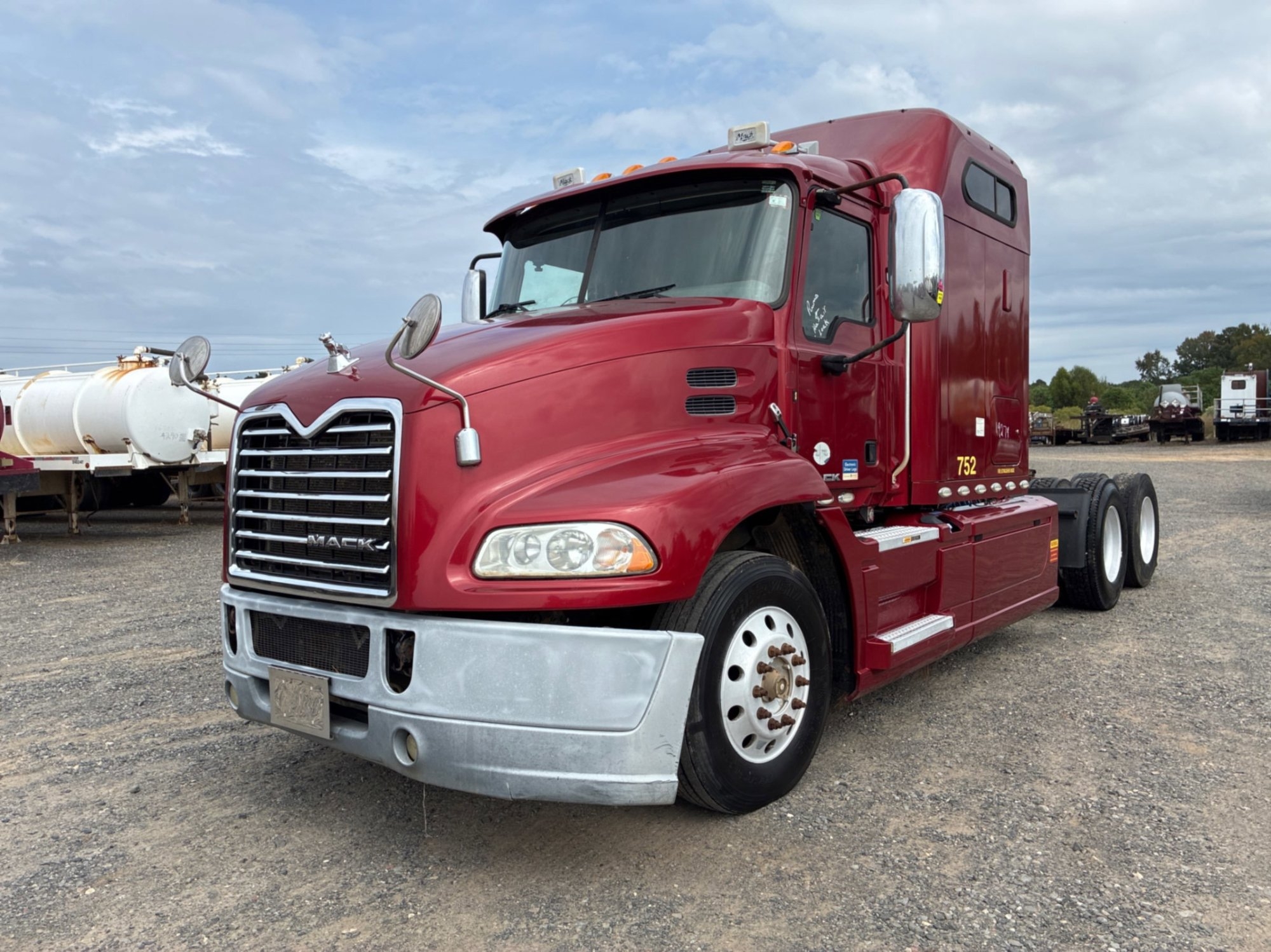 2016 MACK CXU613 MID-ROOF SLEEPER (A55745)