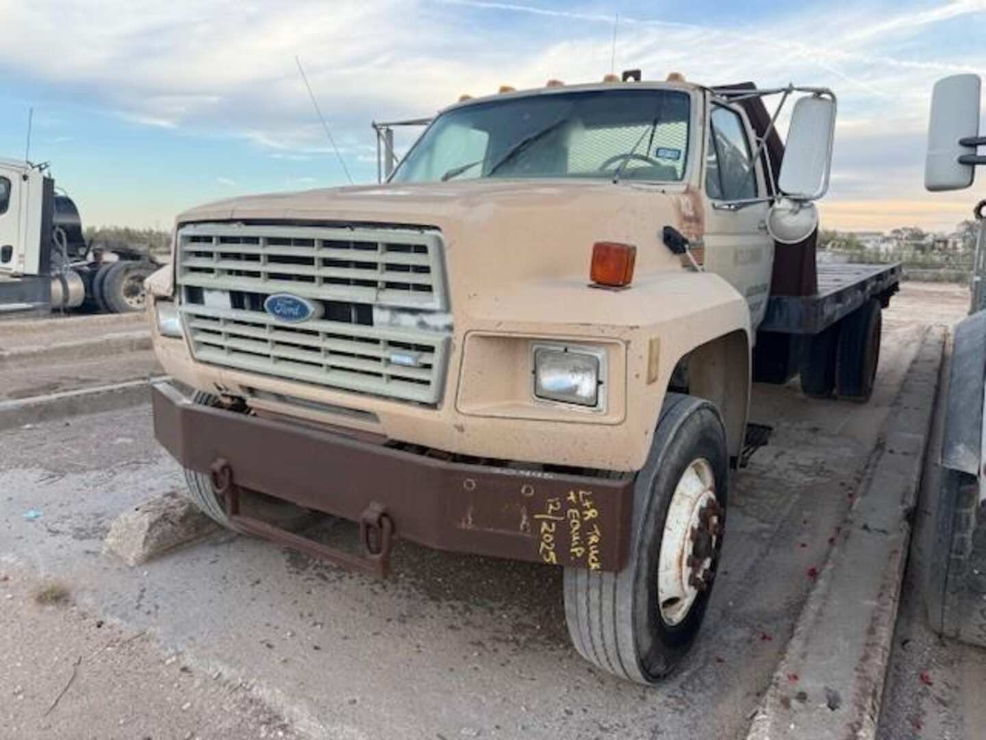1991 FORD F-800 BED TRUCK (A58214)