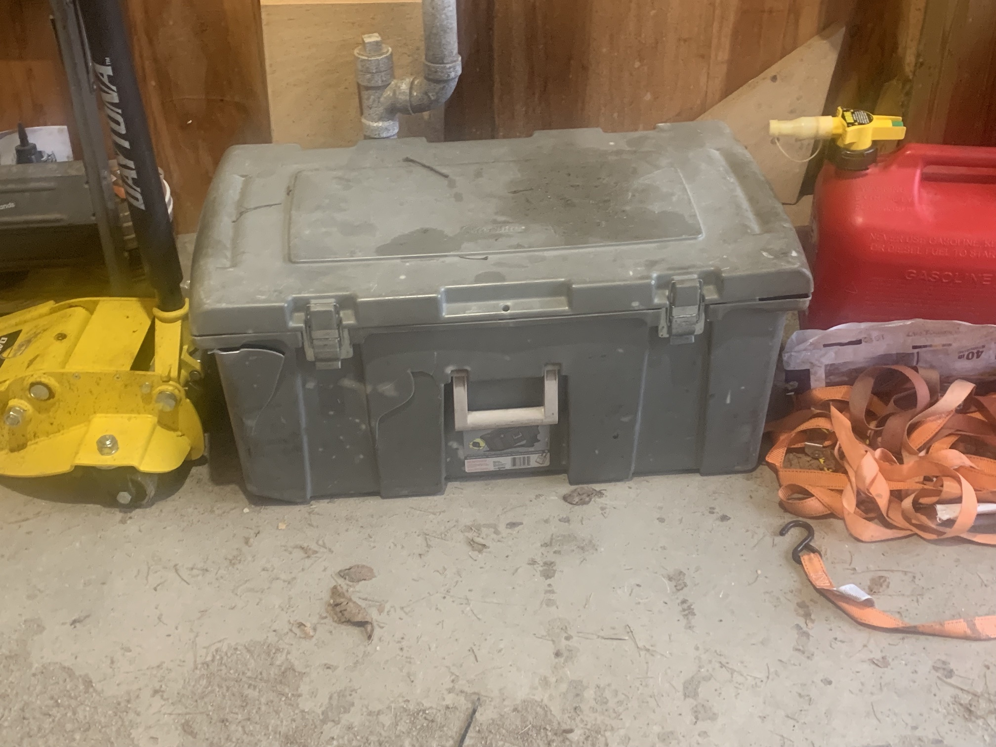 chainsaw tool box.jpg chainsaw tool box.jpg