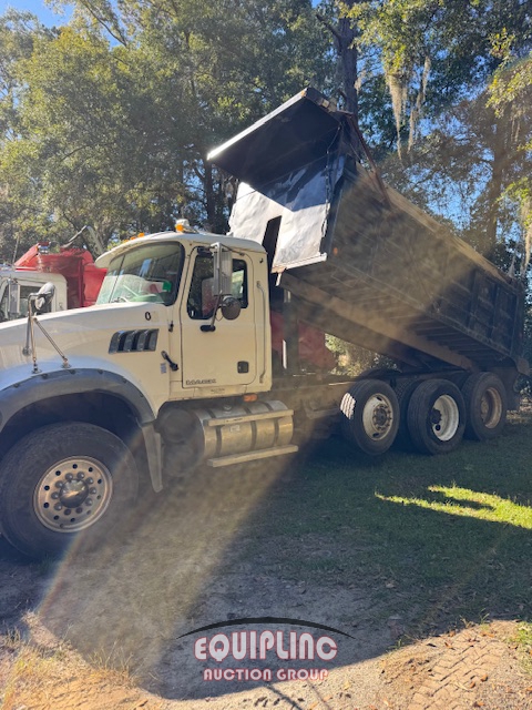 2007 MACK CTP713 TRI AXLE DUMP TRUCK (A58018)