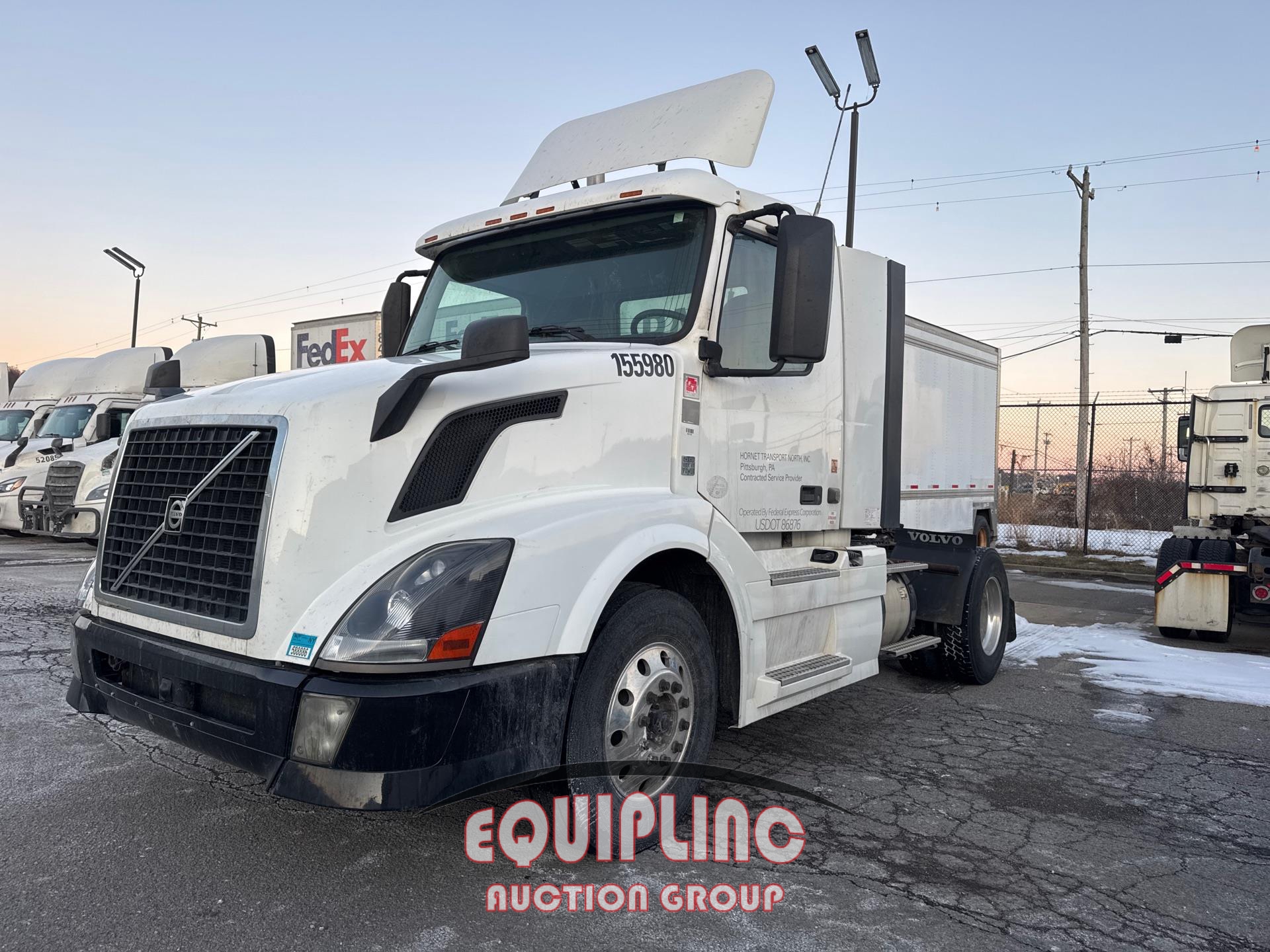 2013 VOLVO SINGLE AXLE DAY CAB (A45678)