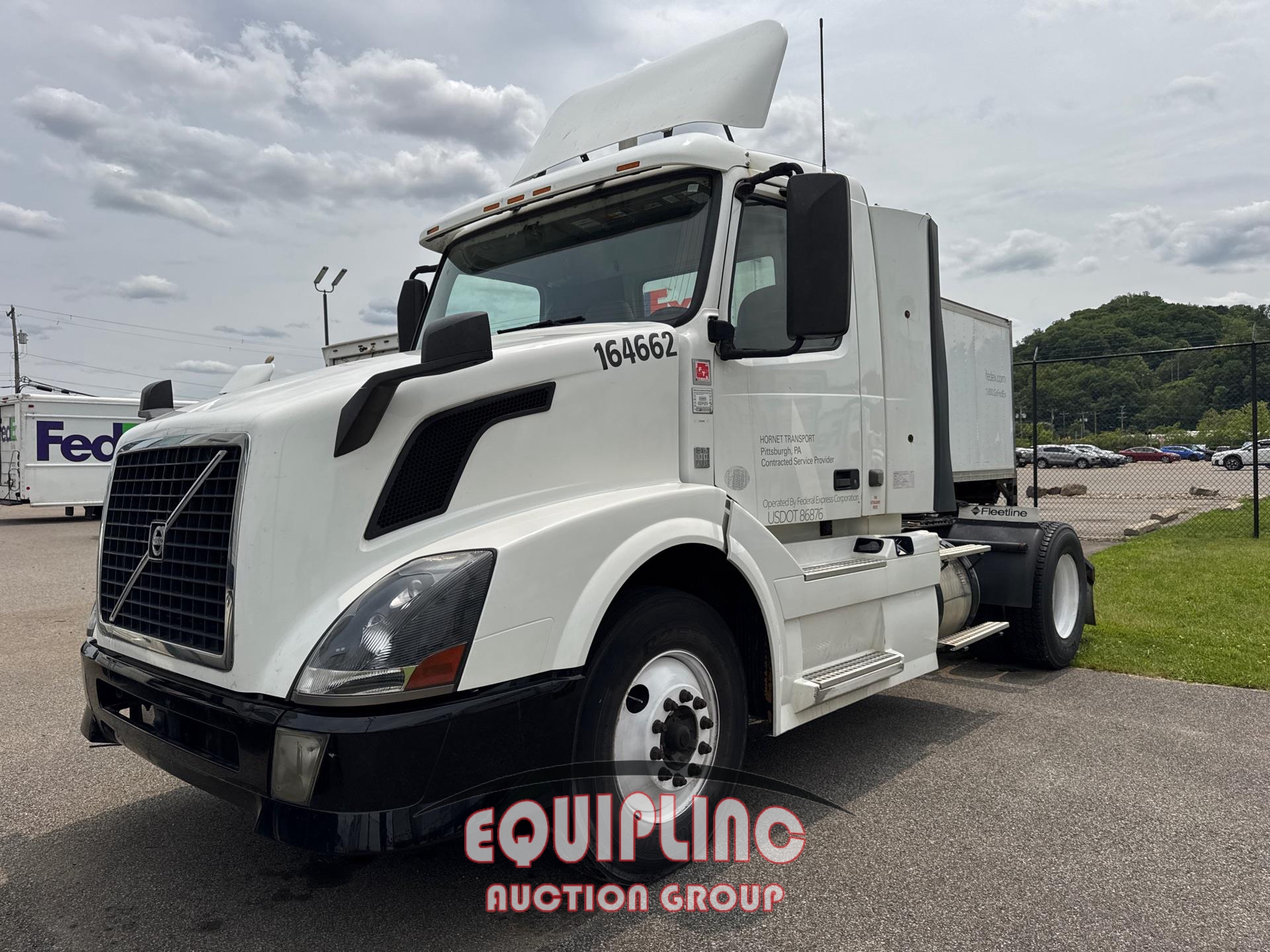 2013 VOLVO SINGLE AXLE DAY CAB (A45679)