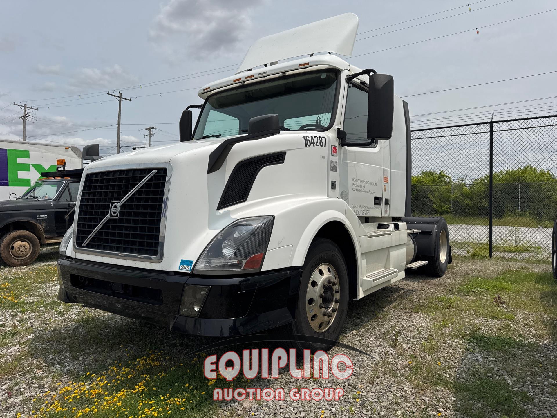 2013 VOLVO VNL 200 DAY CAB (A45678)