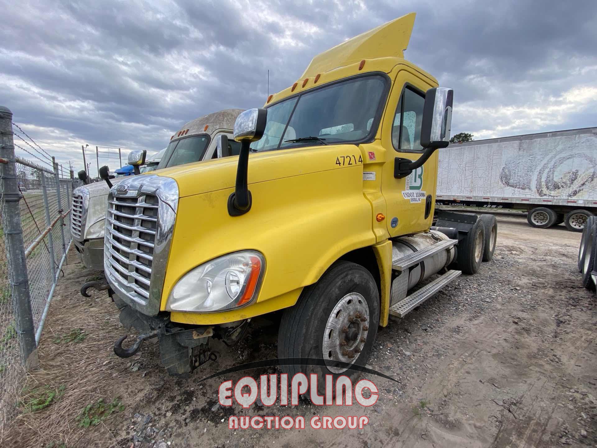 2016 FREIGHTLINER CASCADIA 125 T/A DAYCAB TRACTOR TRUCK (A59912)