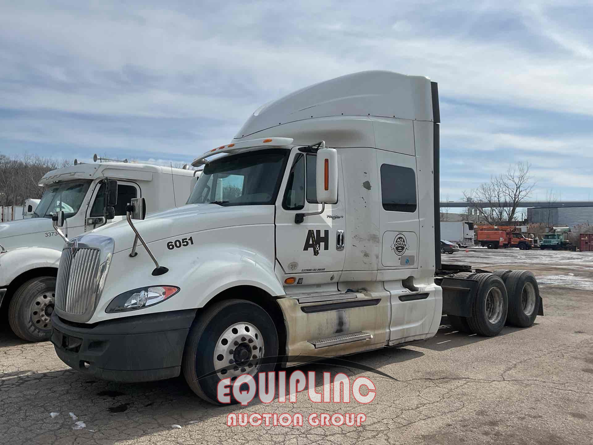 2014 INTERNATIONAL LF687 6X4 T/A SLEEPER TRUCK TRACTOR (A59912)