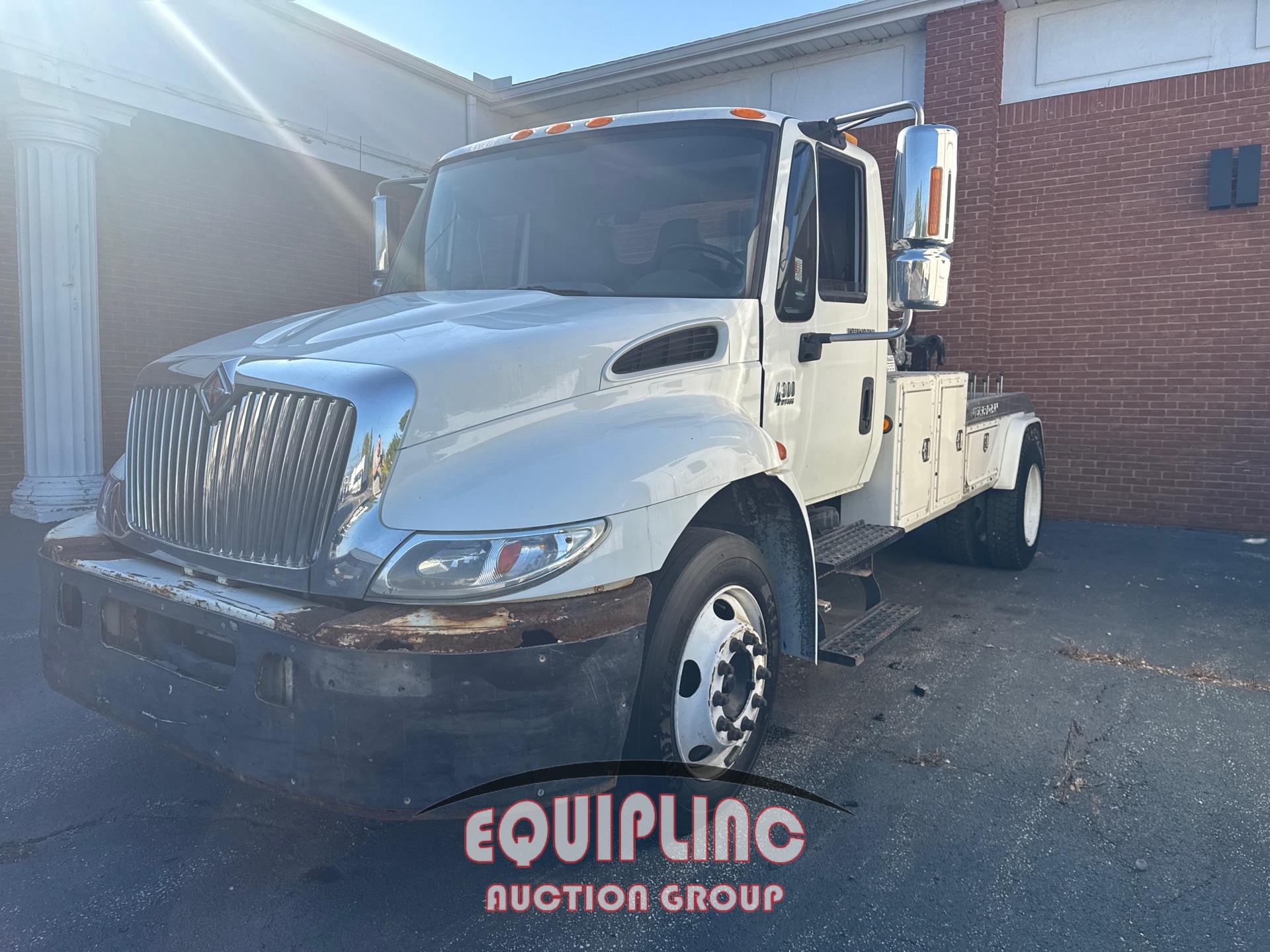 2005 INTERNATIONAL 4300 WRECKER (A54607)