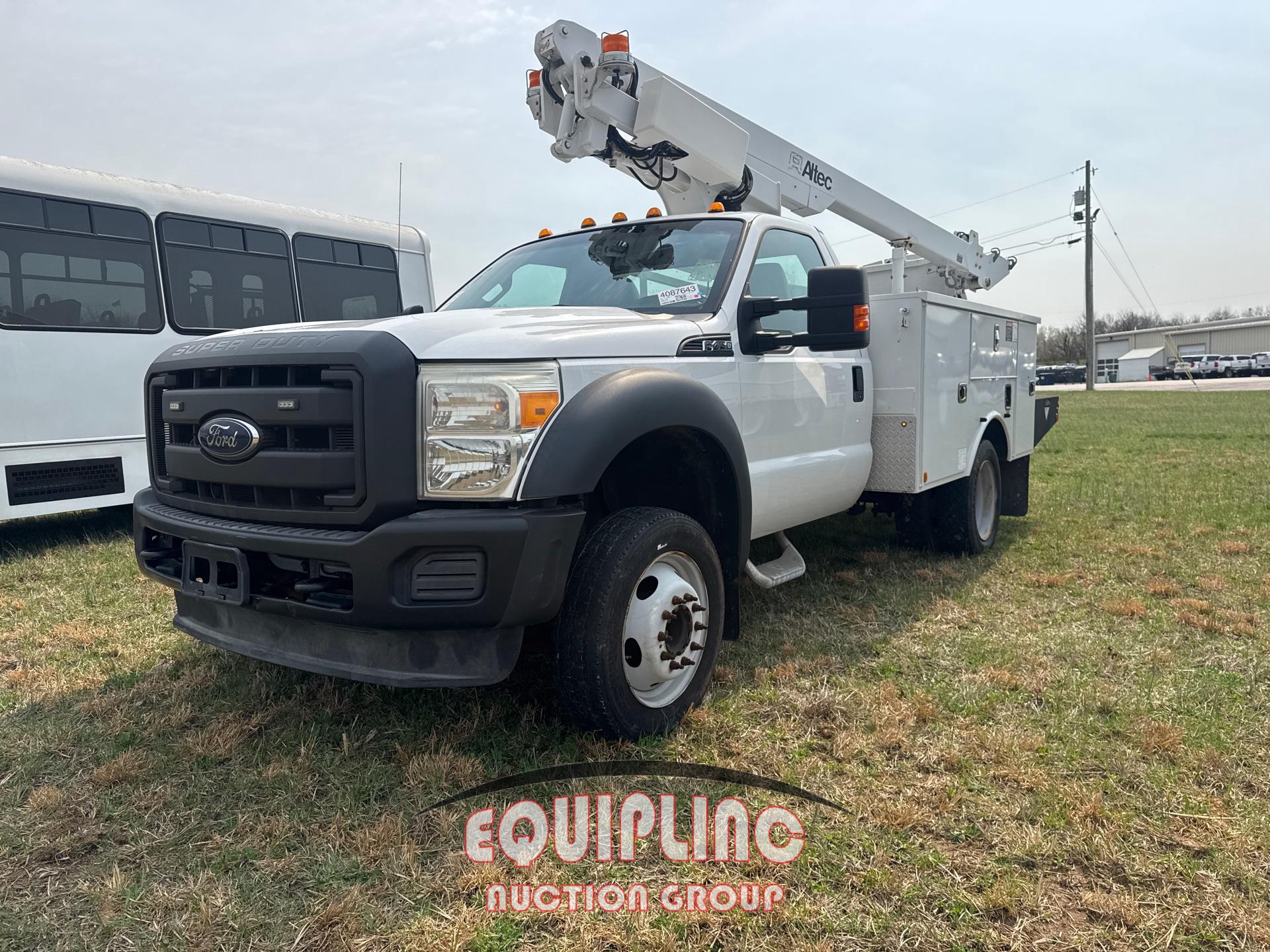 2015 ALTEC AT200 MOUNTED ON 2015 FORD F450 XL SD (A59914)