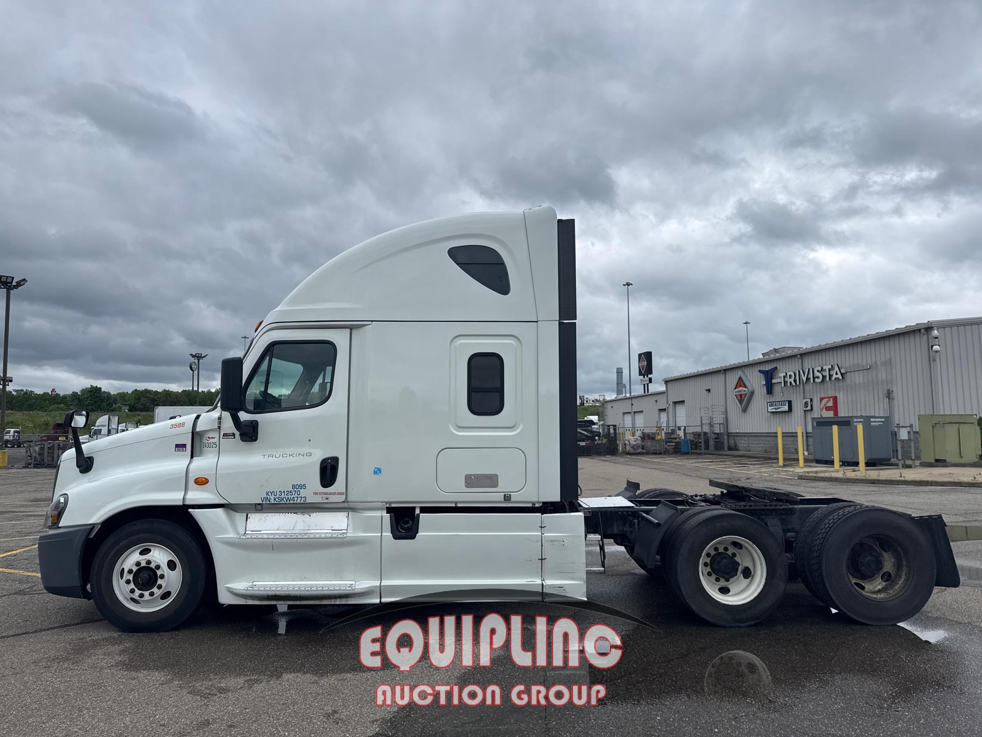 2019 FREIGHTLINER CASCADIA DOUBLE BUNK SLEEPER (A59575)