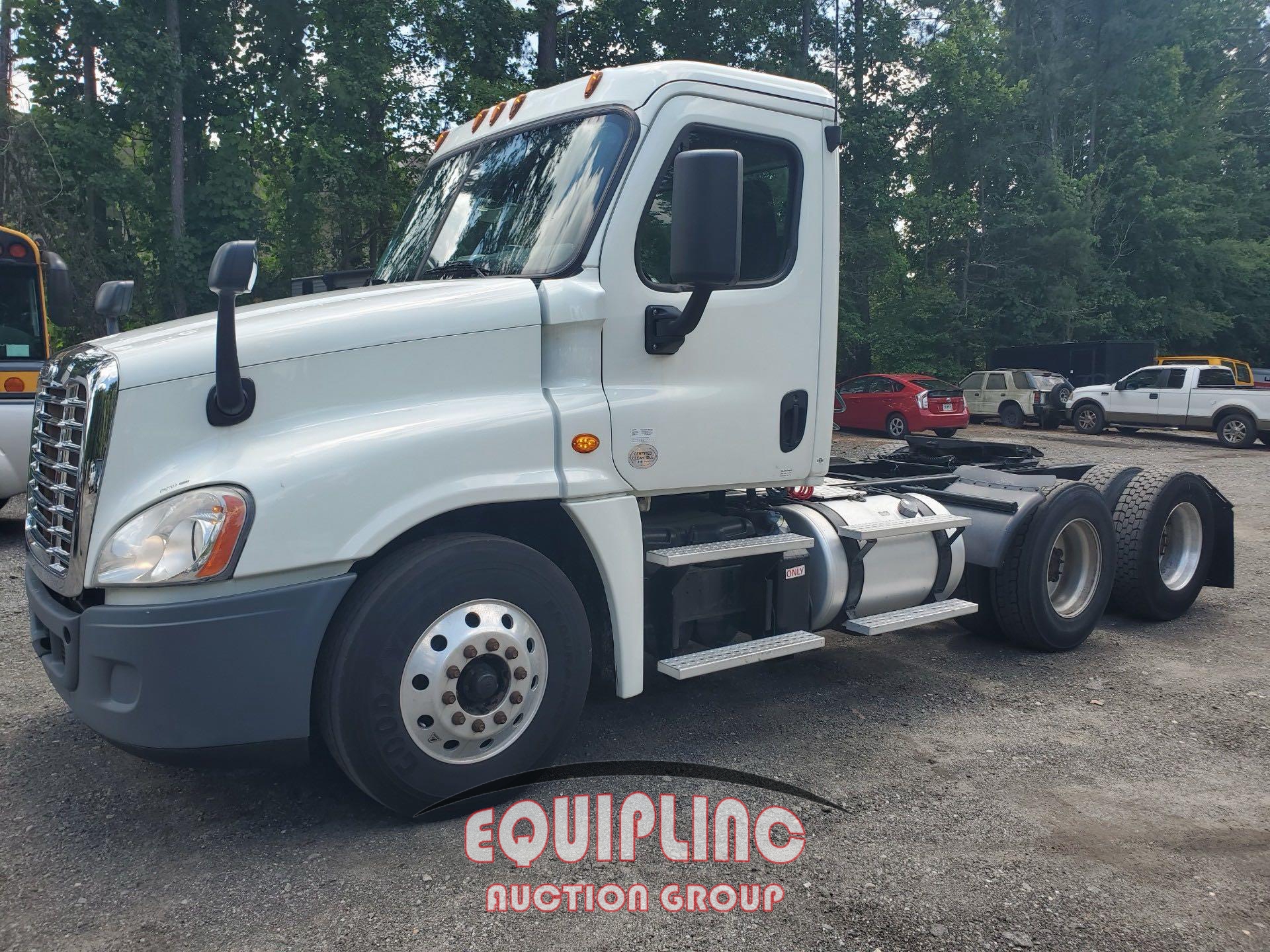 2018 FREIGHTLINER CASCADIA TANDEM AXLE DAY CAB (A52141)