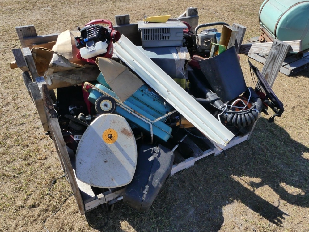 Crate of Misc Lawn Equipment (A56469)