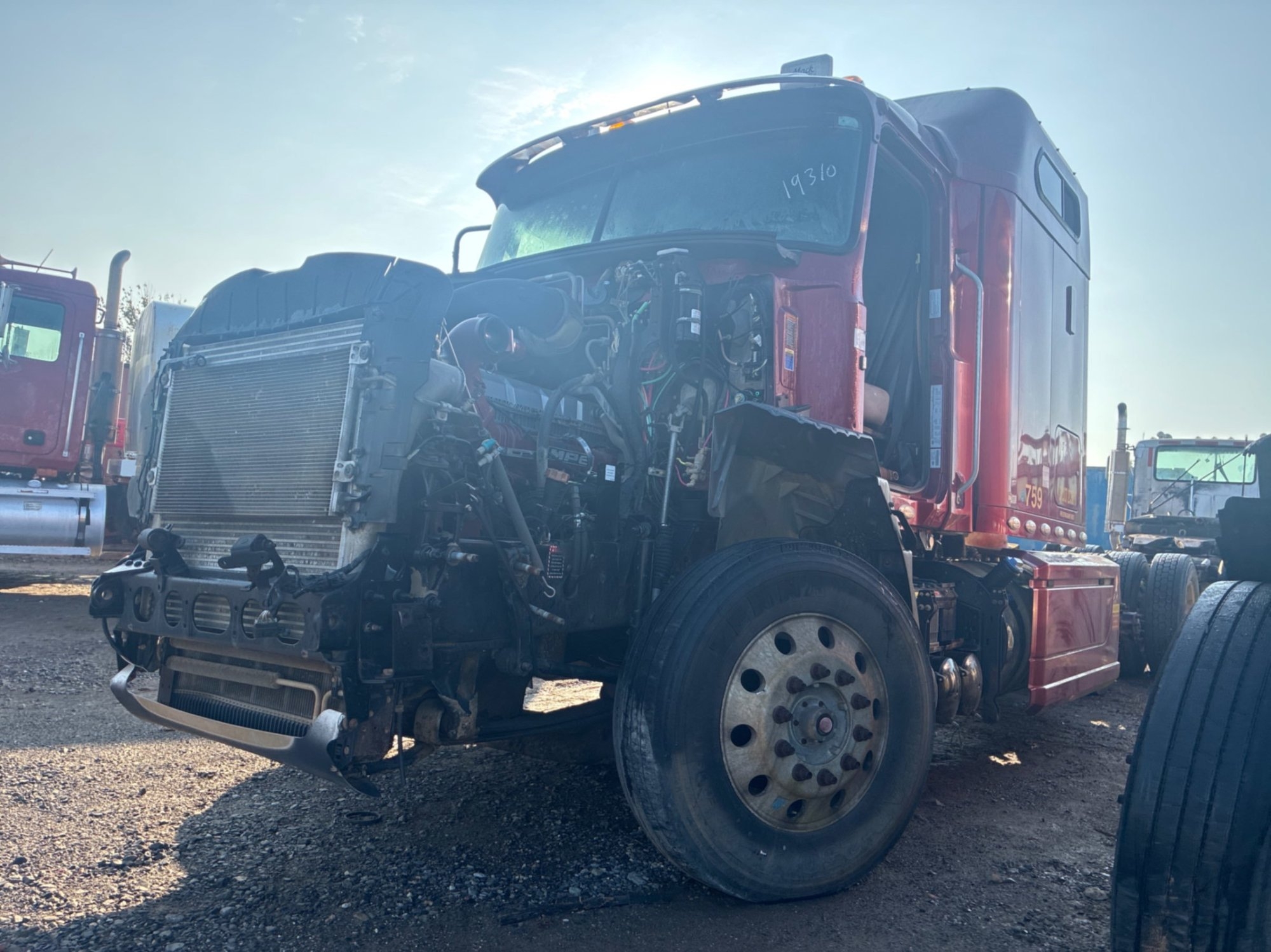 2016 MACK CXU613 MID-ROOF SLEEPER (INOPERABLE) (A55745)
