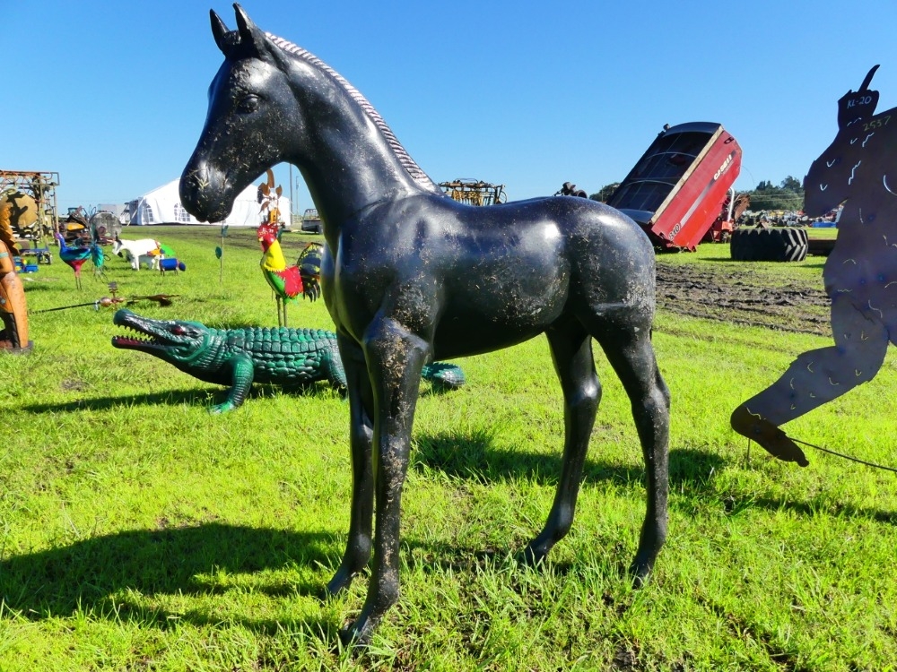 Horse Statue (A53316)