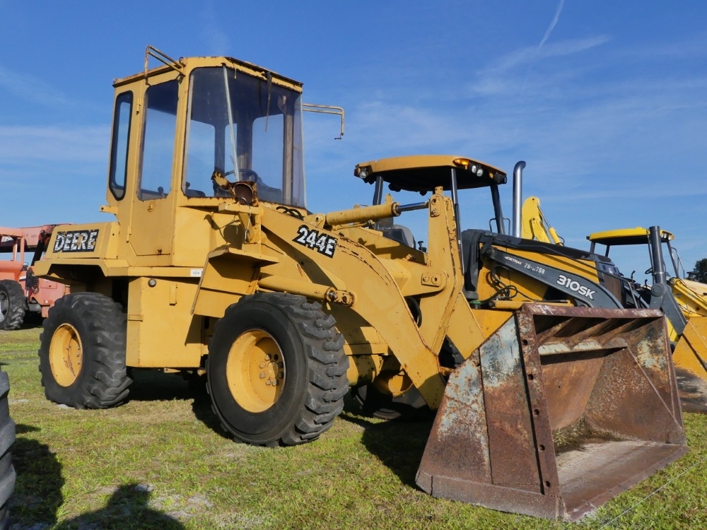 Deere 244E (A57148)