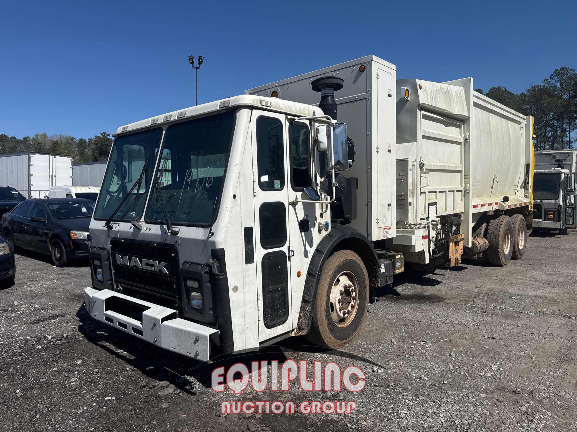 2018 MACK LR633 6X4 T/A GARBAGE TRUCK (A66091)