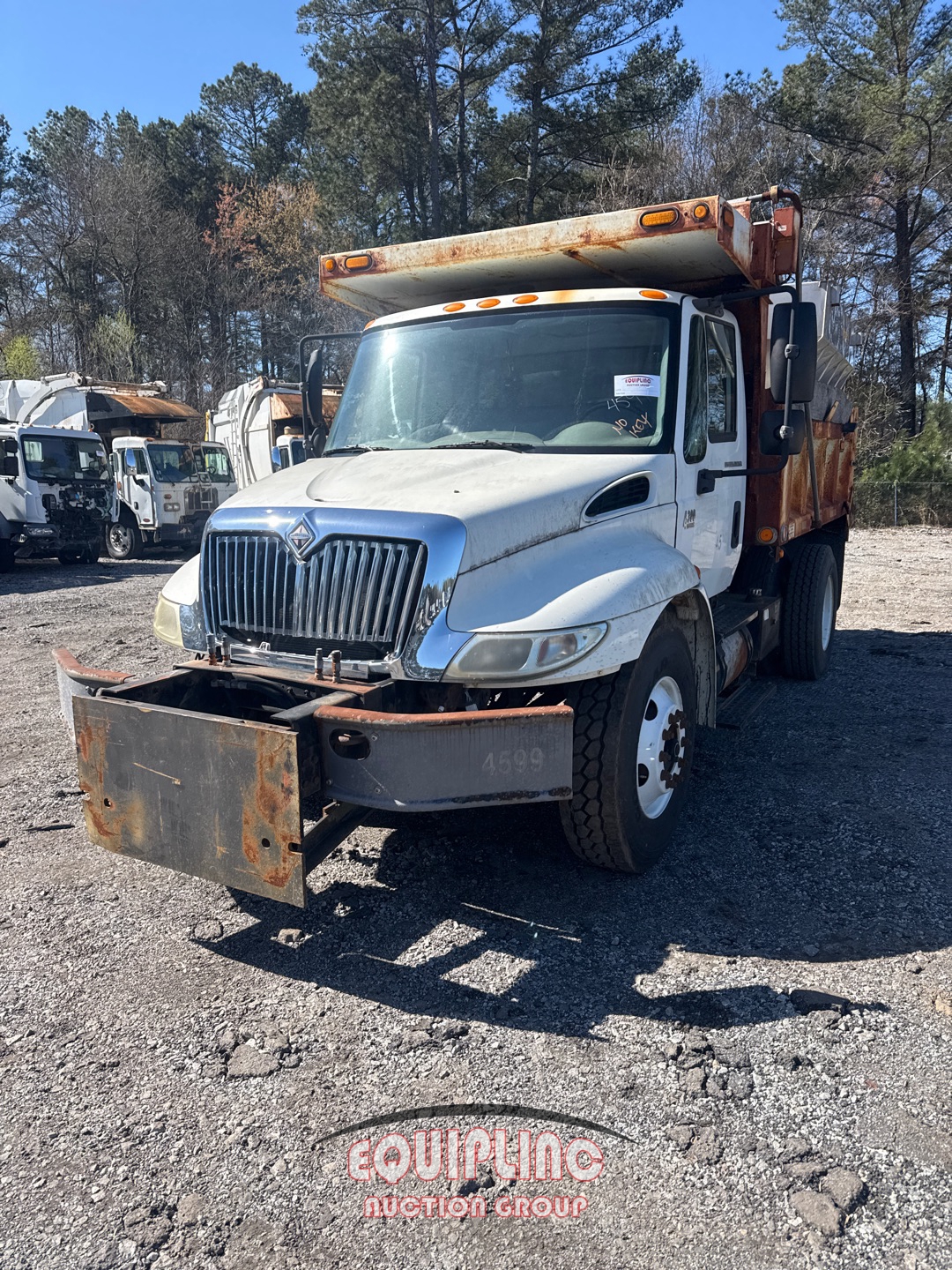 2006 INTERNATIONAL  4300 4X2 S/A SPREADER TRUCK (A66091)