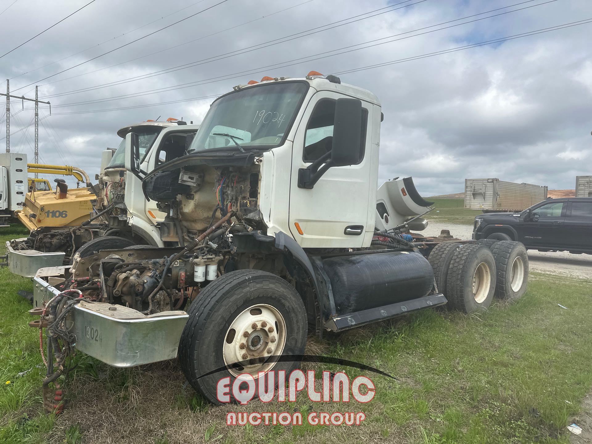 2015 PETERBILT 567 TANDEM AXLE DAY CAB (A66091)