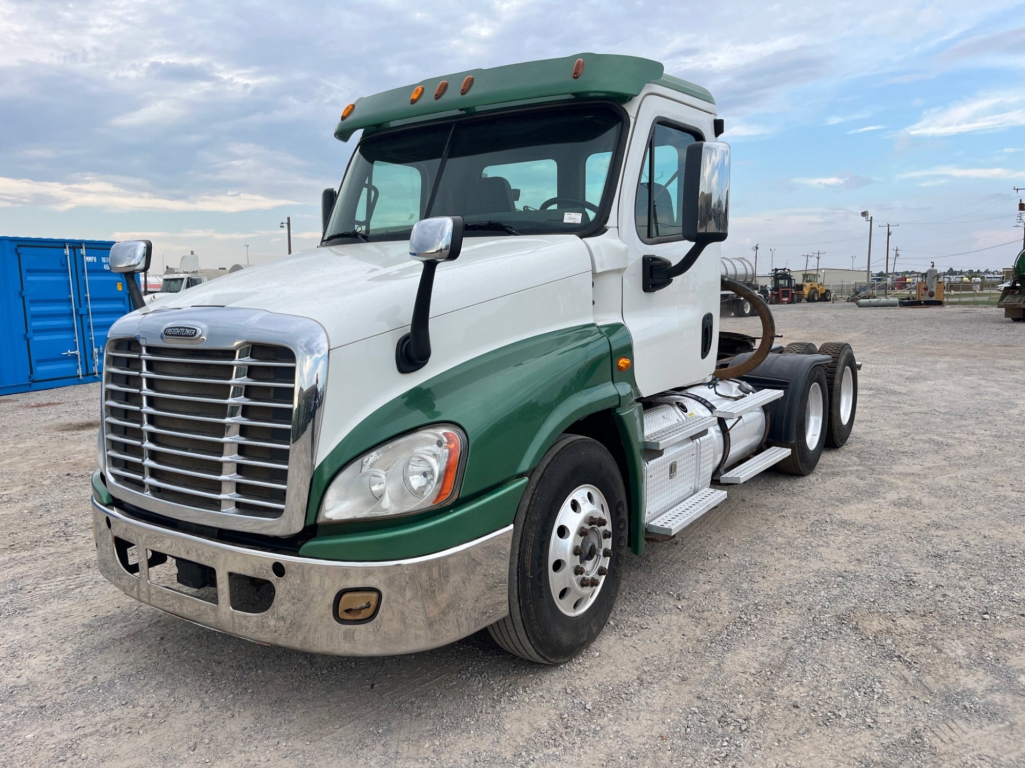 2015 FREIGHTLINER CASCADIA DAYCAB (A55745)