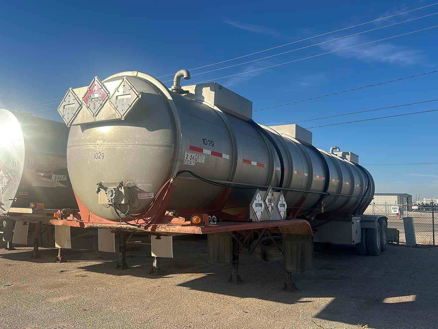 1981 FRUEHAUF  CRUDE OIL TRAILER (A55745)