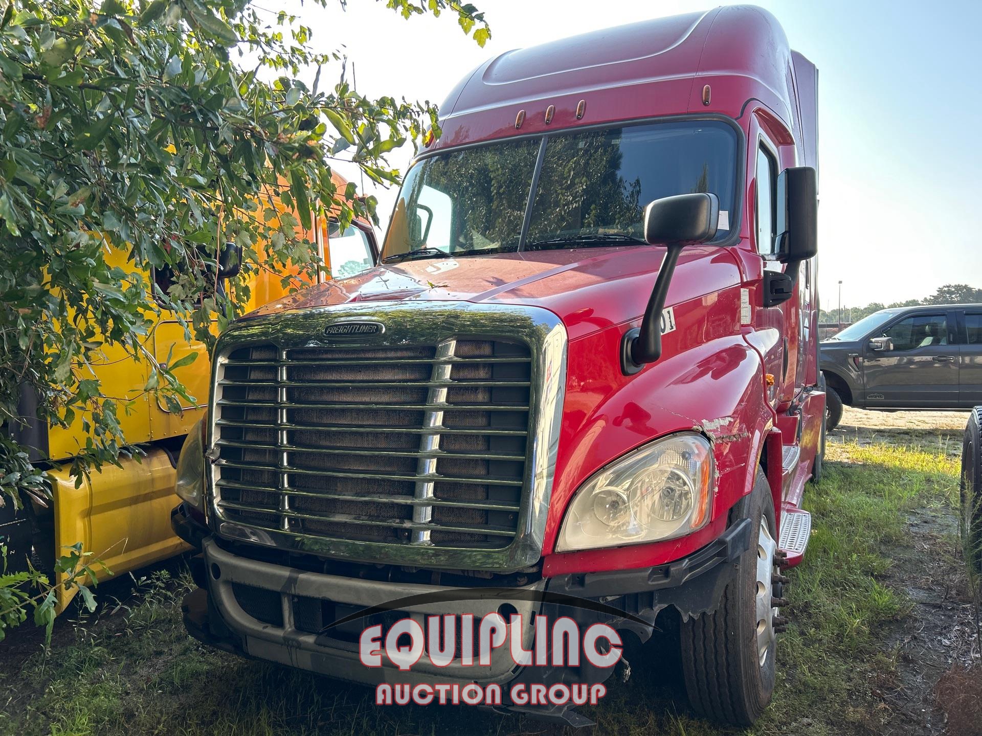 2017 FREIGHTLINER CASCADIA  125 6x4 T/A  SLEEPER TRUCK TRACTOR (A67147)