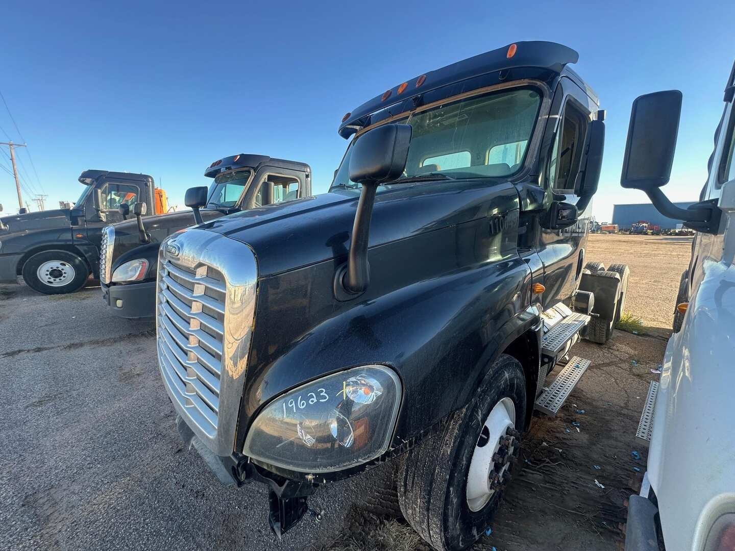 2013 FREIGHTLINER  CASCADIA (INOPERABLE) (A55745)