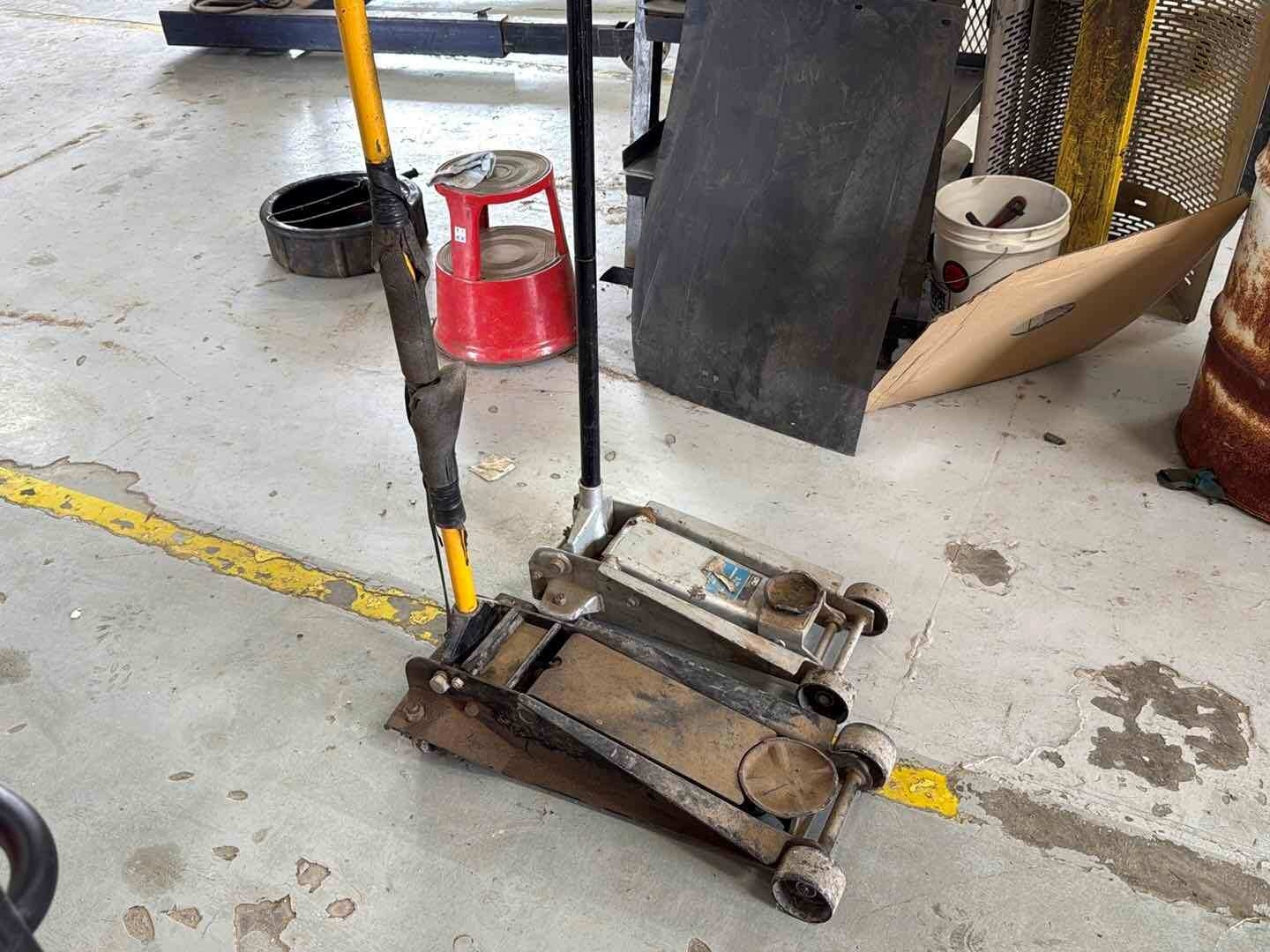 2-FLOOR JACKS (A55745)