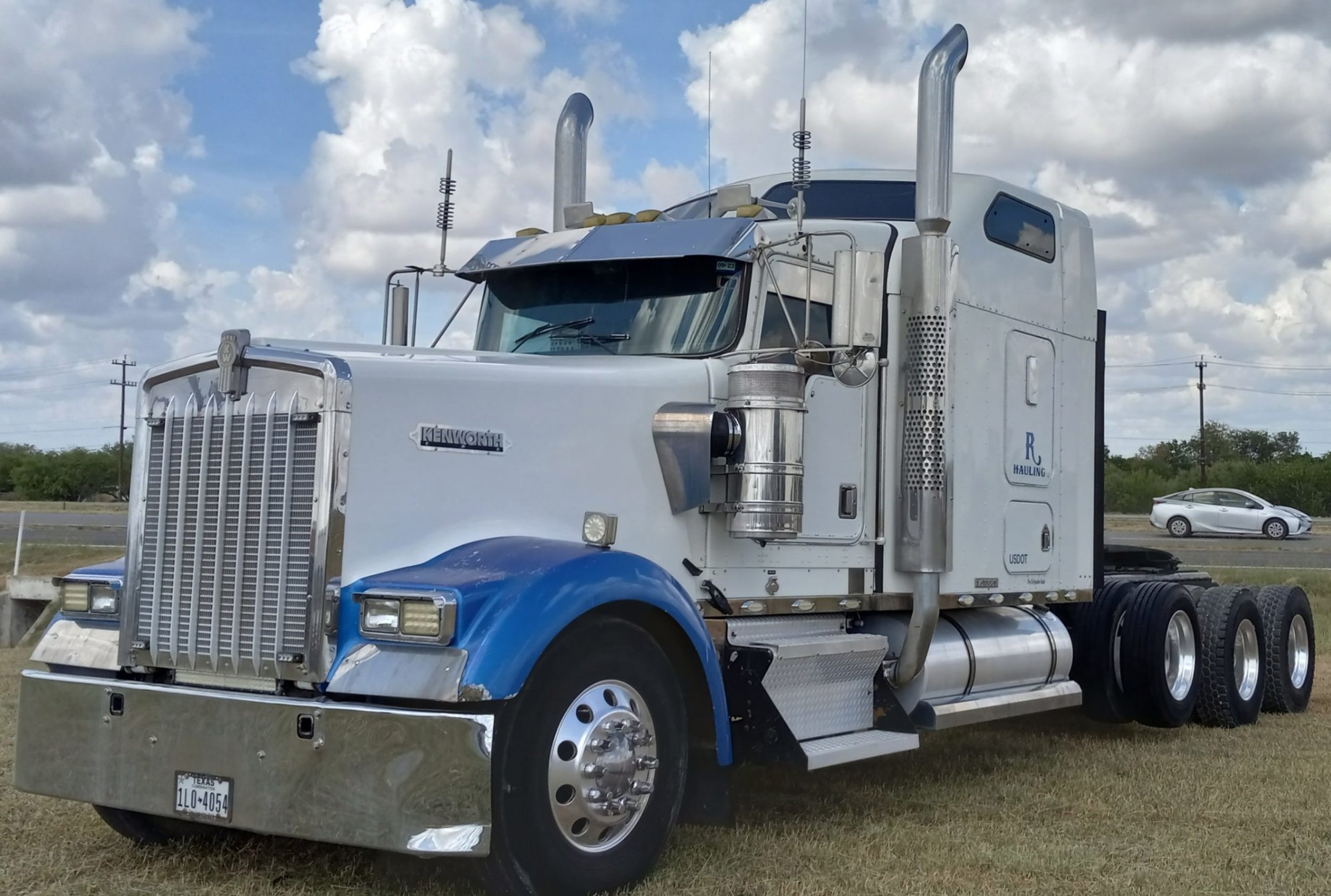 2000 KENWORTH W900L MID-ROOF SLEEPER TRI-AXLE TRUCK (A55745)