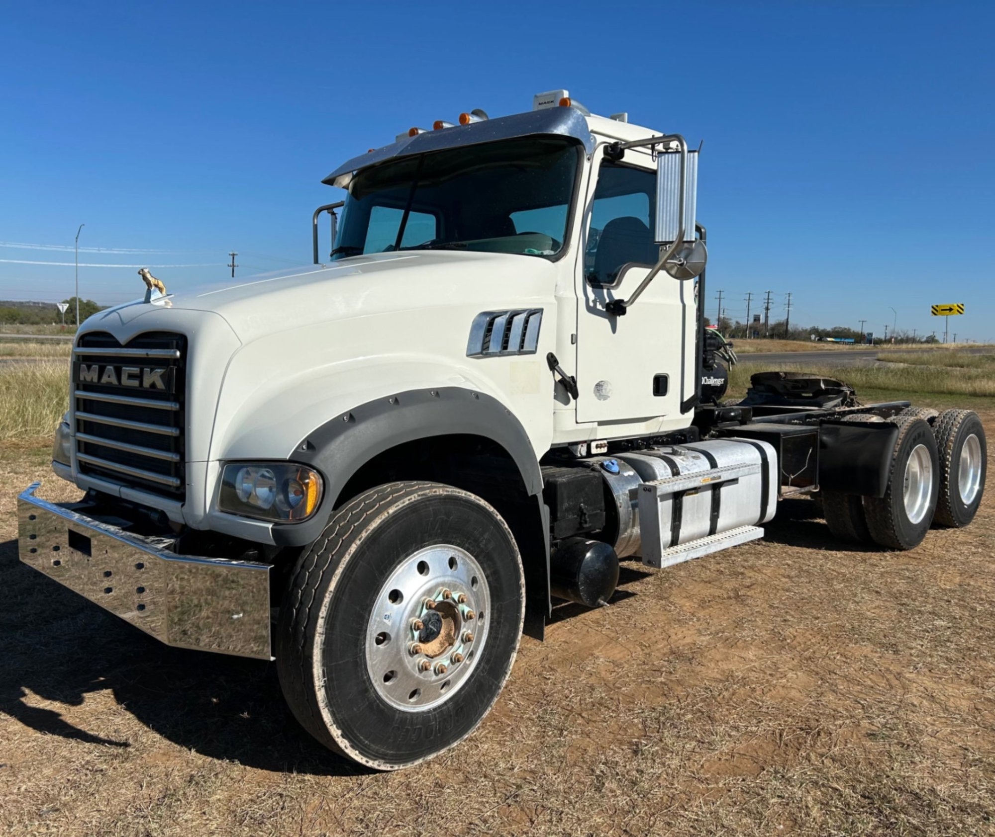 2019 MACK GRANITE (A58214)
