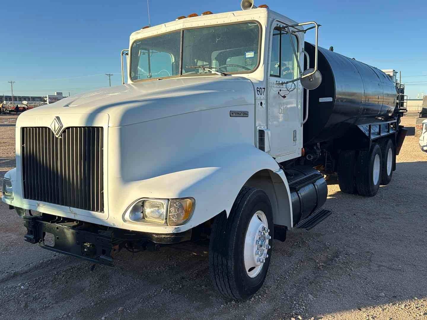 1998 INTERNATIONAL 9100 WATER TRUCK (INOPERABLE) (A58214)