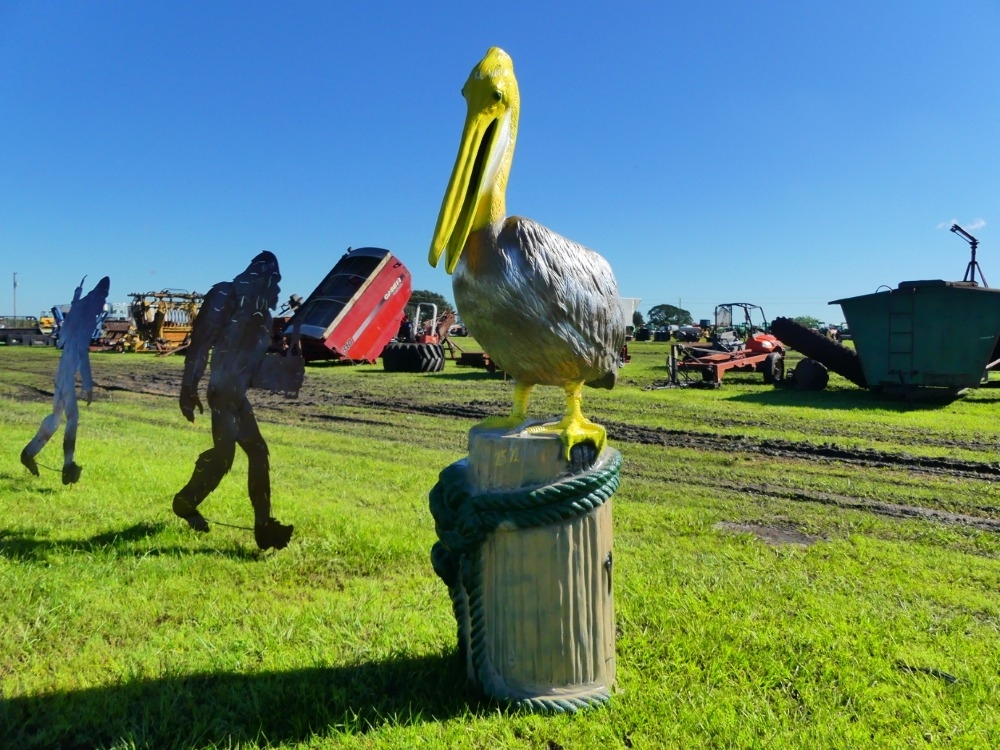 Pelican Statue (A53316)